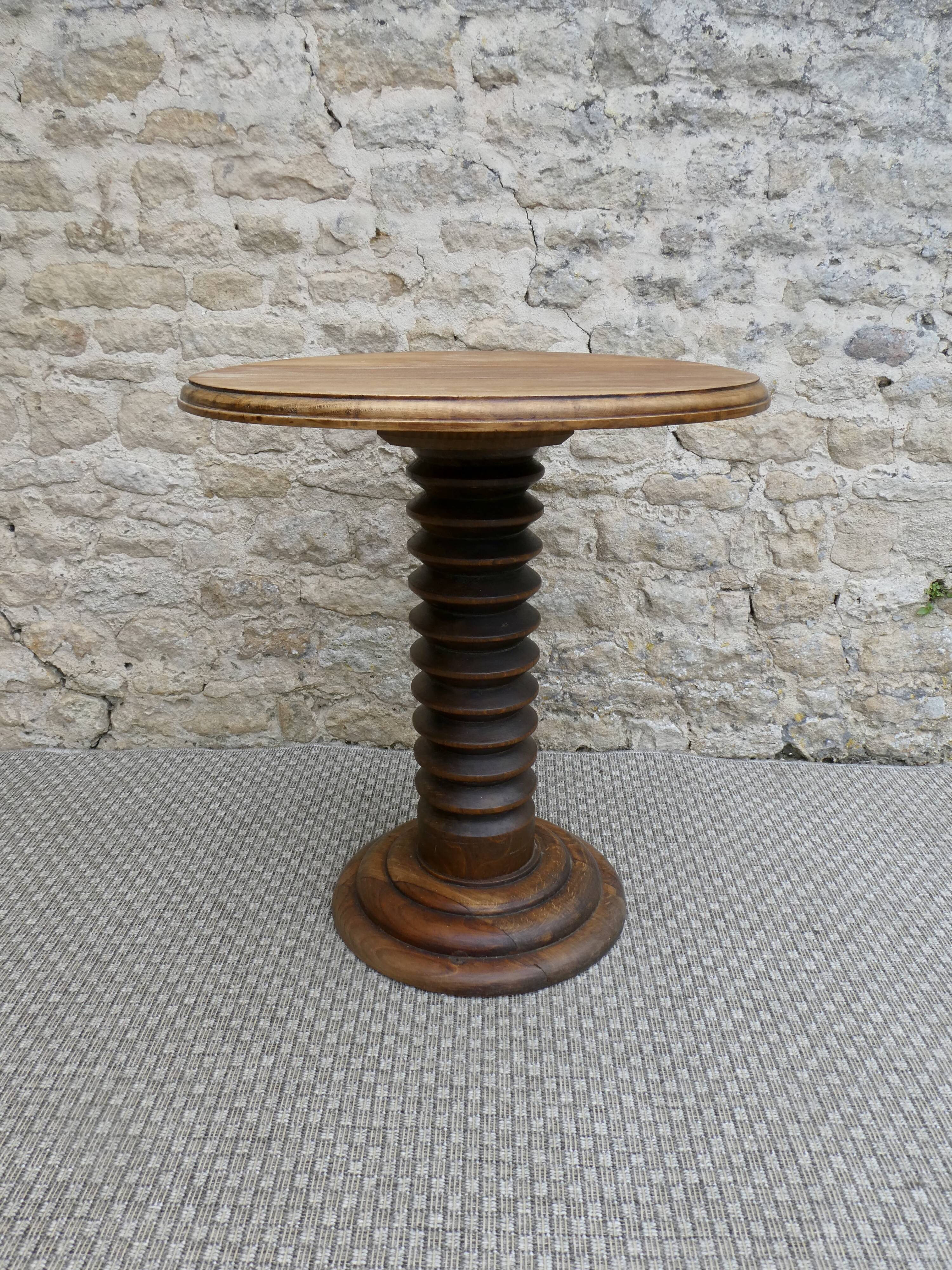 Pedestal table with press screw foot