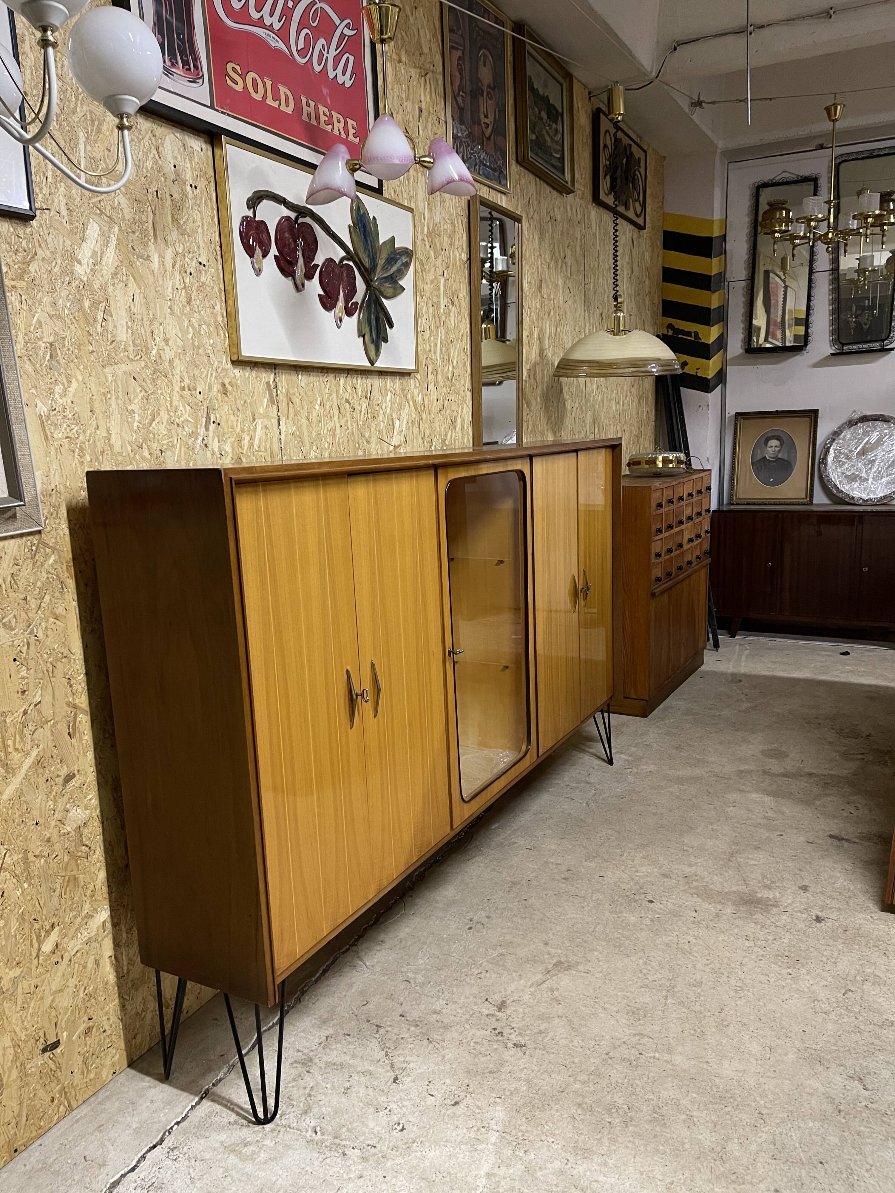 Bibliothèque sur les jambes vintage des années 60, années 1960