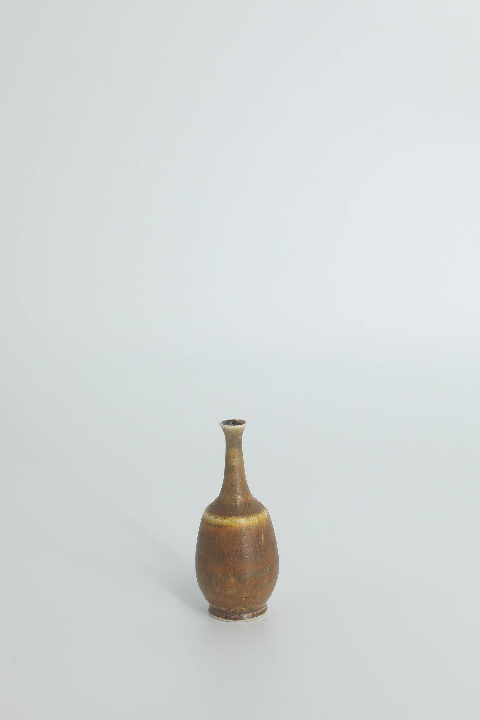 Suite de 4 vases de collection Mid-Century scandinave en grès marron par Gunnar Borg