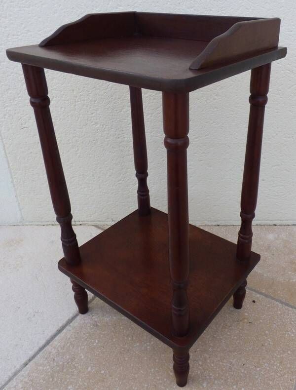 Nightstand or side table with 2 wooden shelves - Very good condition