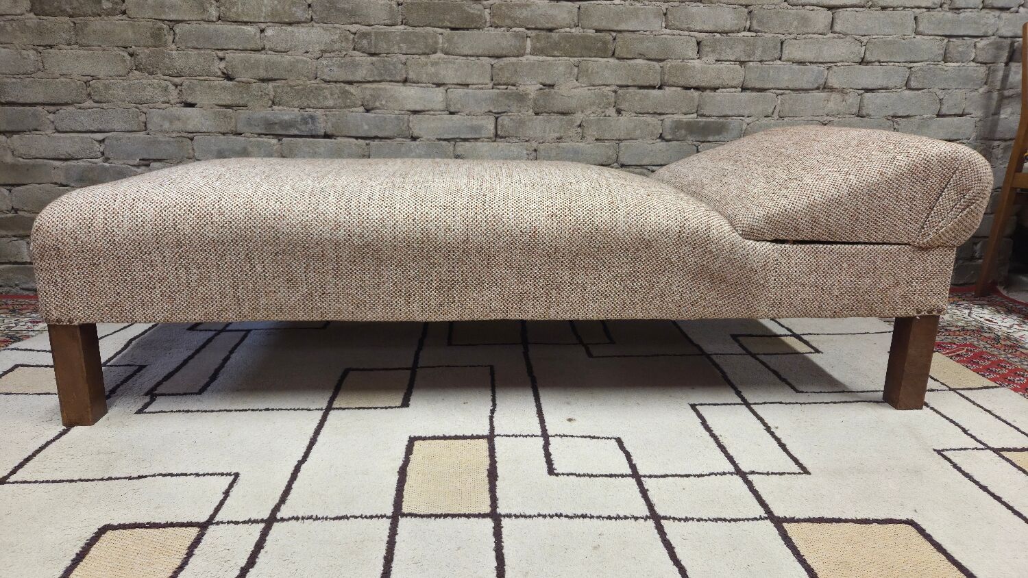 Daybed, vintage 1970s chaise longue with headrest.