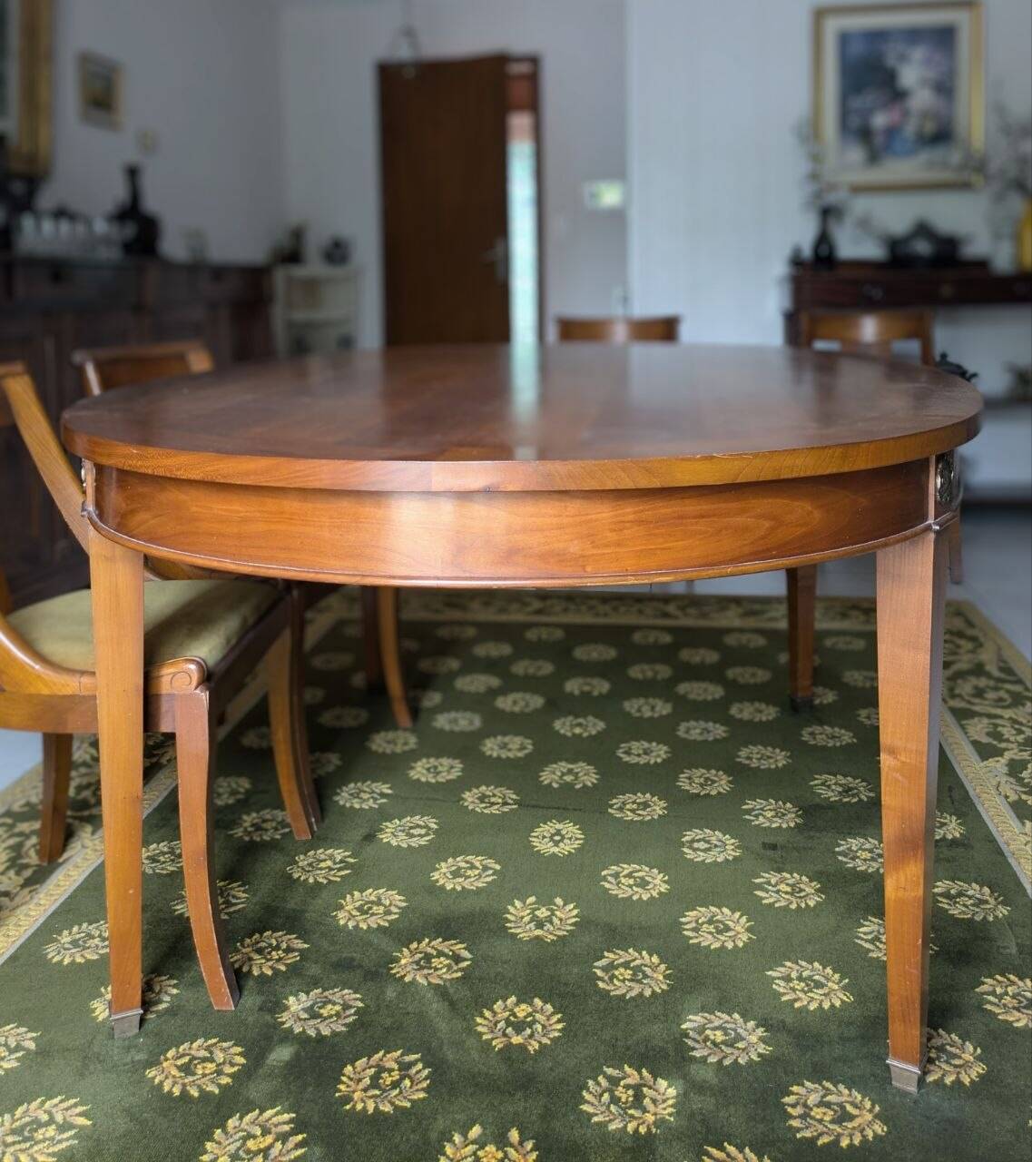 Oval dining table