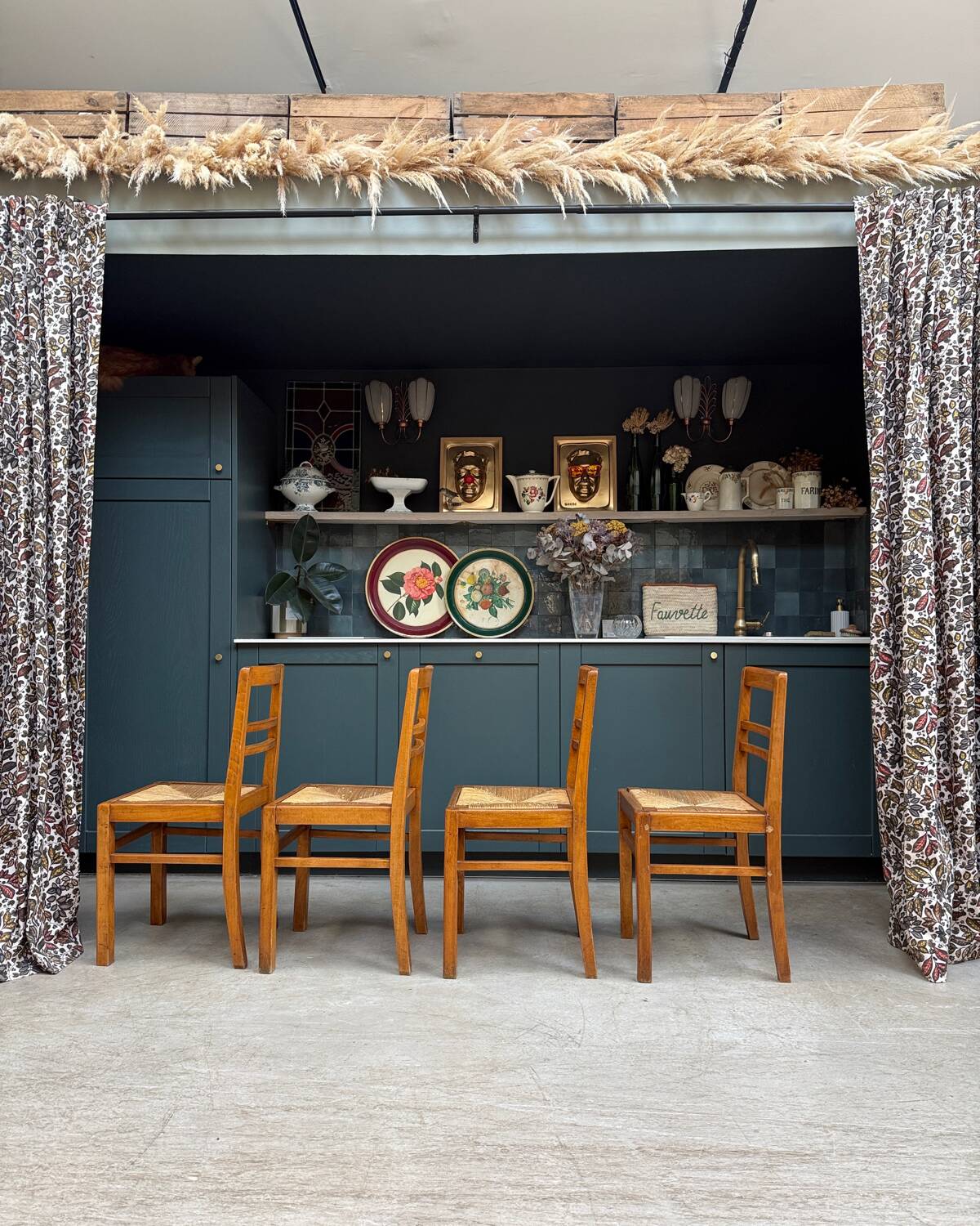 Set of 4 vintage rush chairs