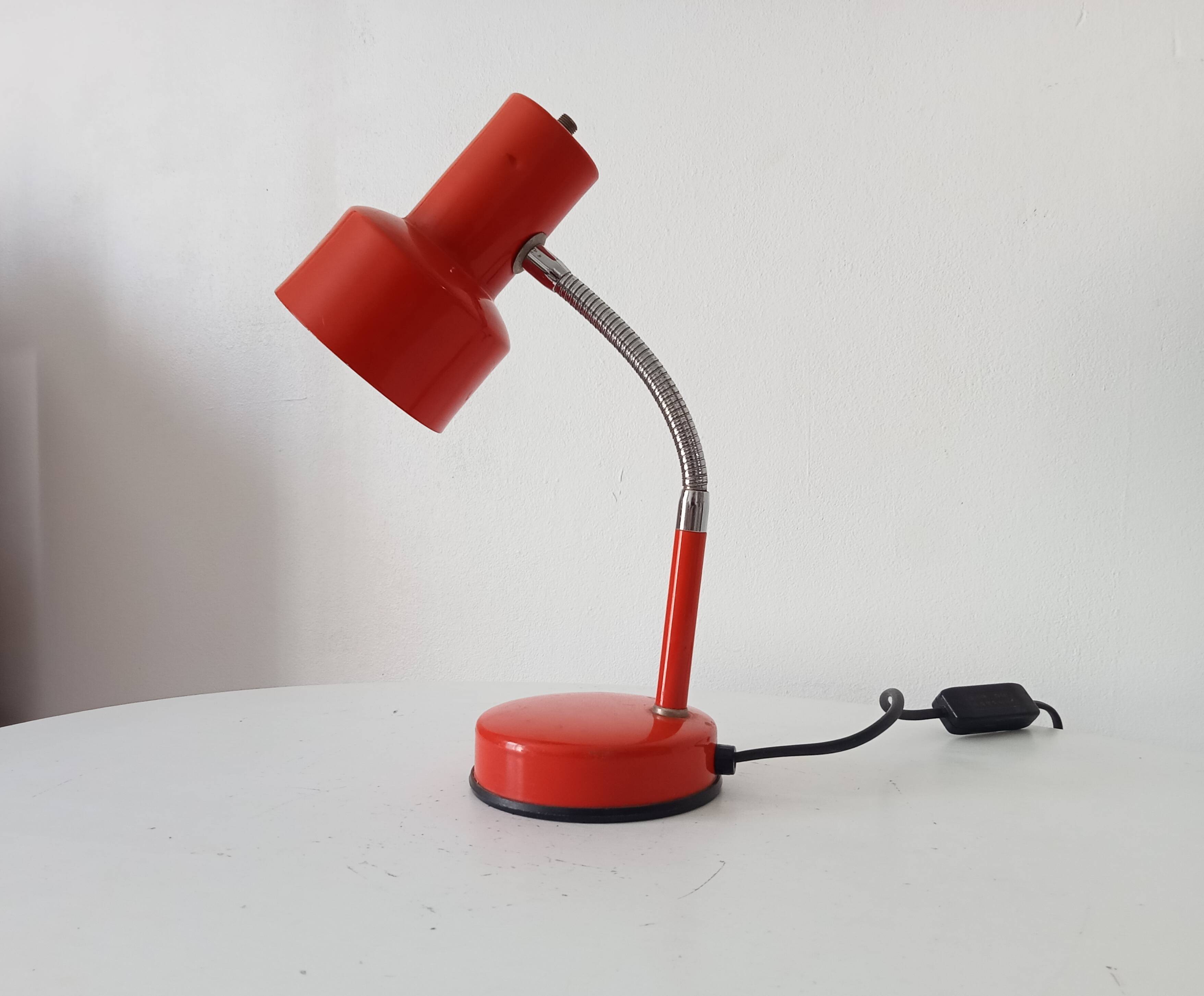 Vintage articulated desk lamp from the 1970s.