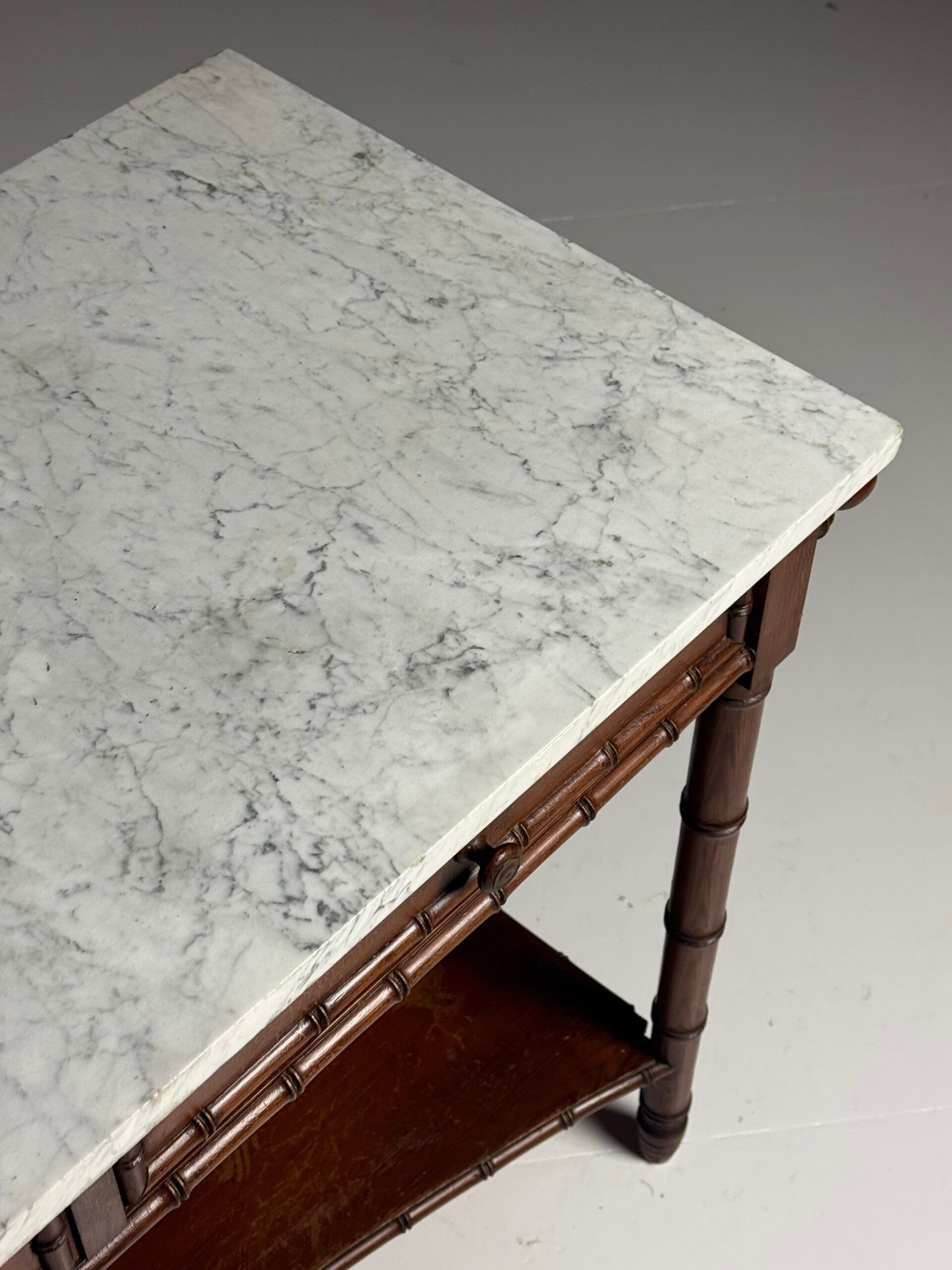 Table d'appoint en faux bambou vers 1900