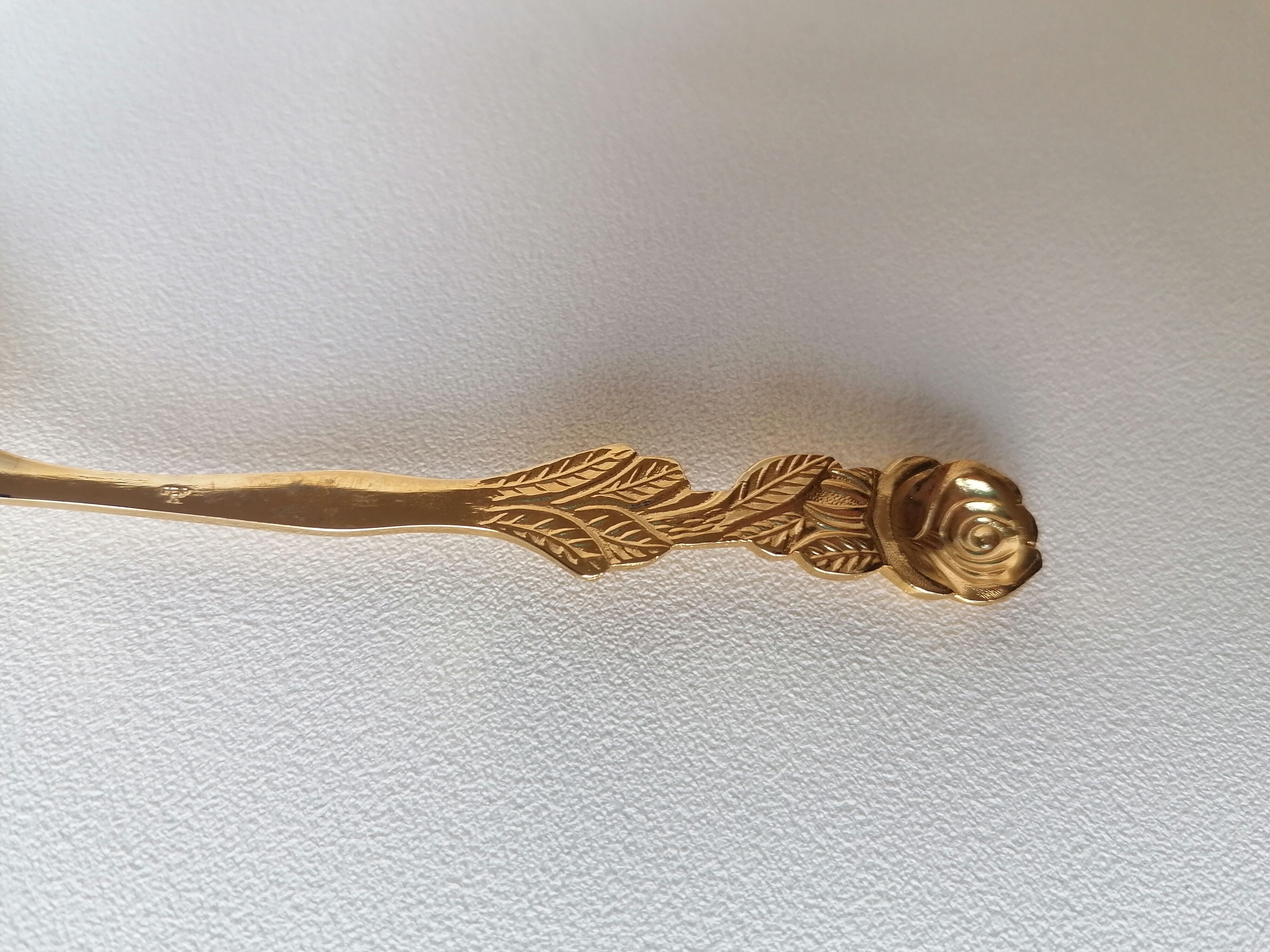 Gold-plated pie shovel