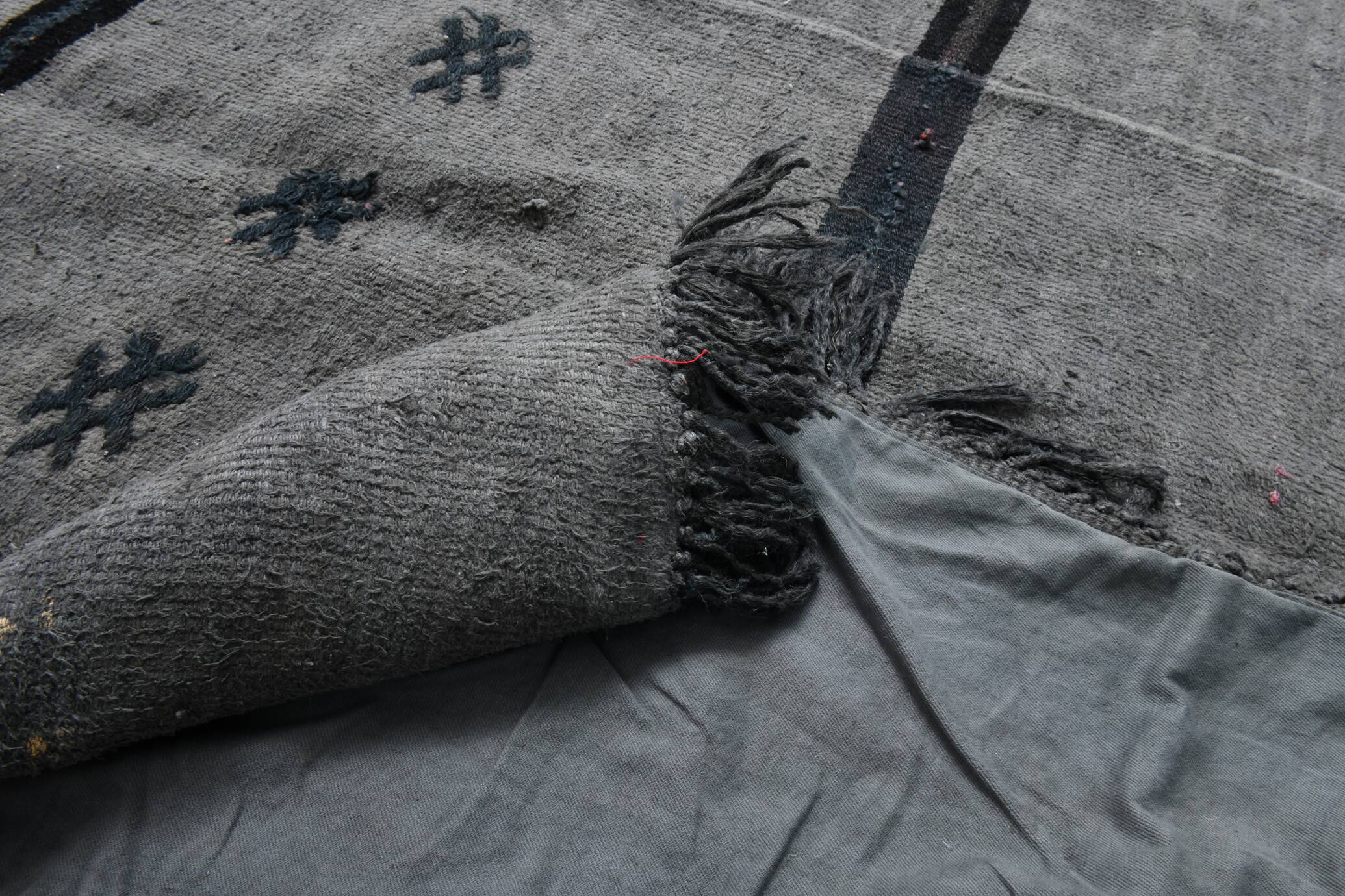 Tapis kilim turc gris et noir de style moderne du milieu du siècle, 190 x 306 cm