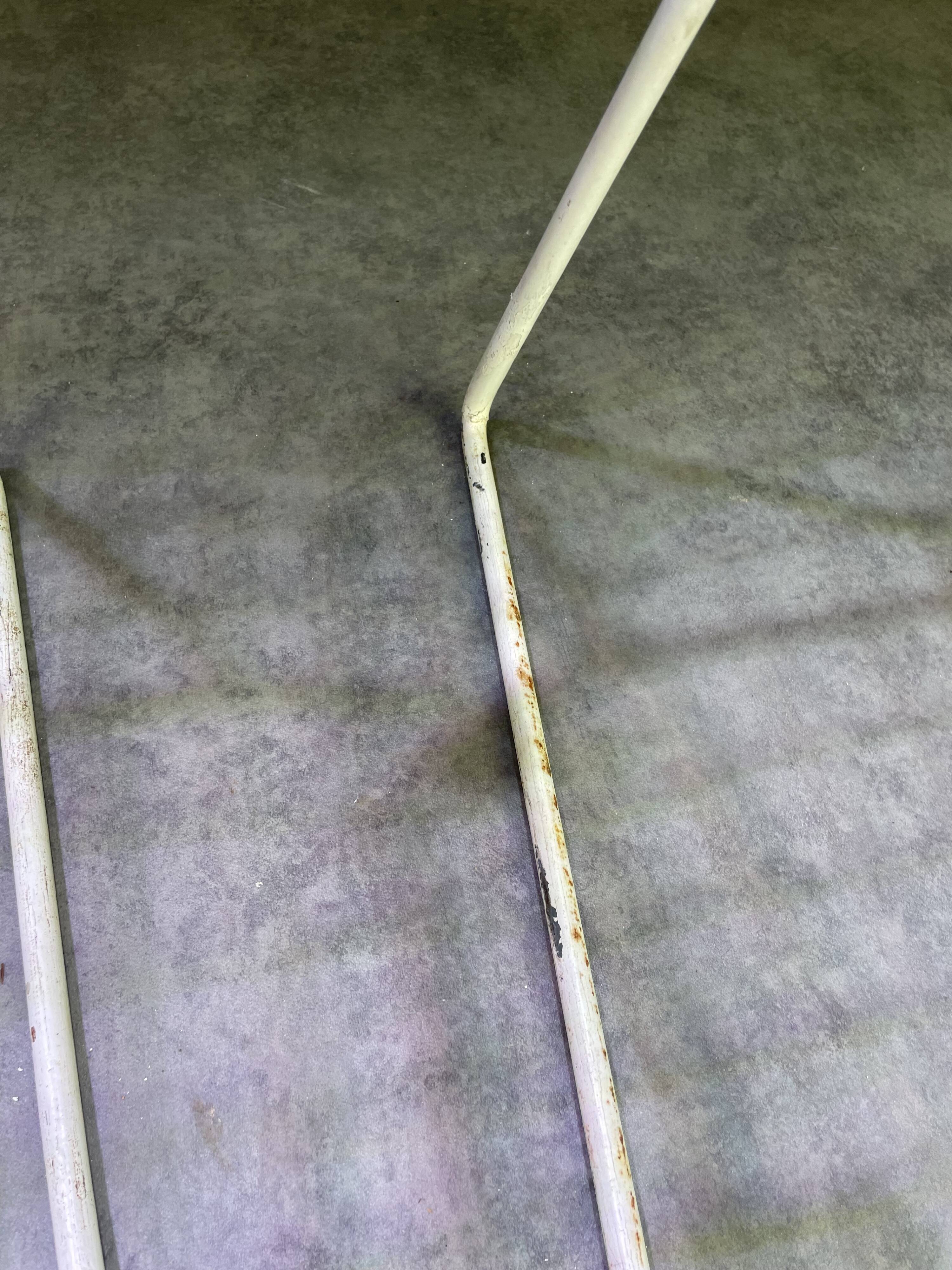 Pair of Bertoïa chairs