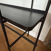 GUBI Console en marbre noir et blanc