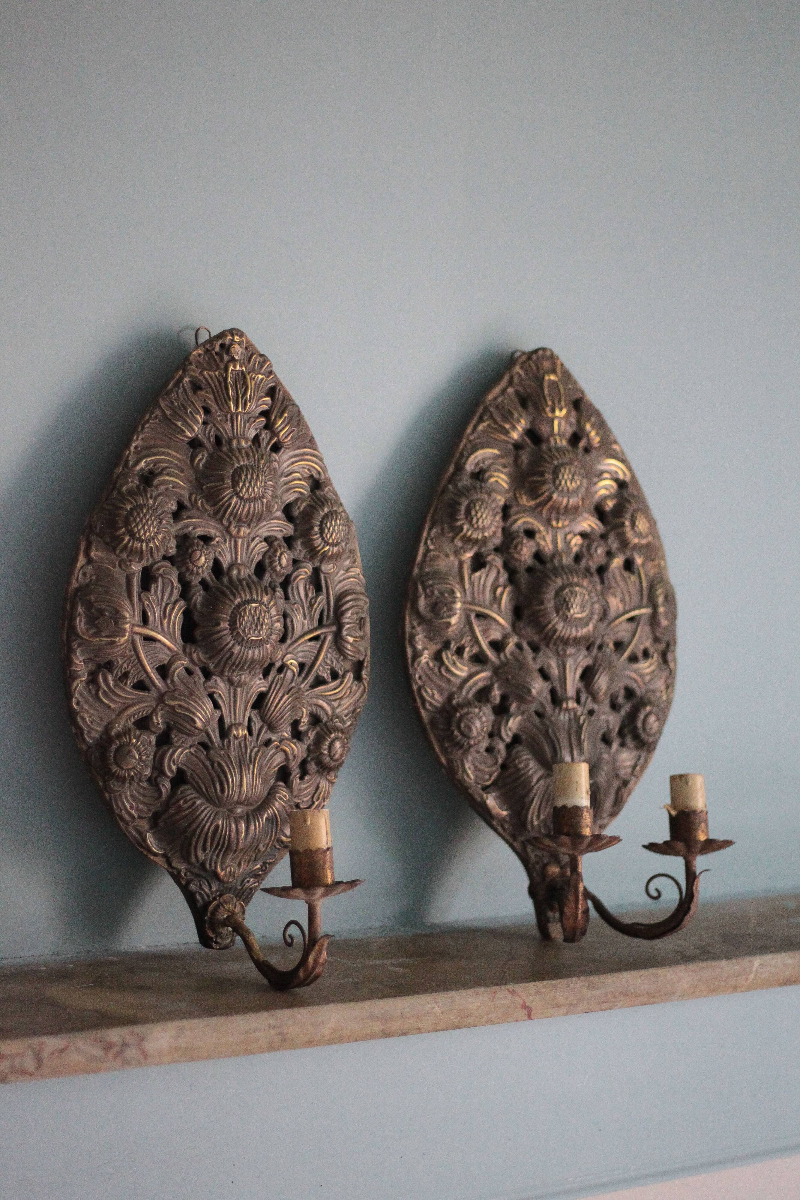 Pair of wall sconces in embossed brass with floral patterns, wall lamp, sconce.