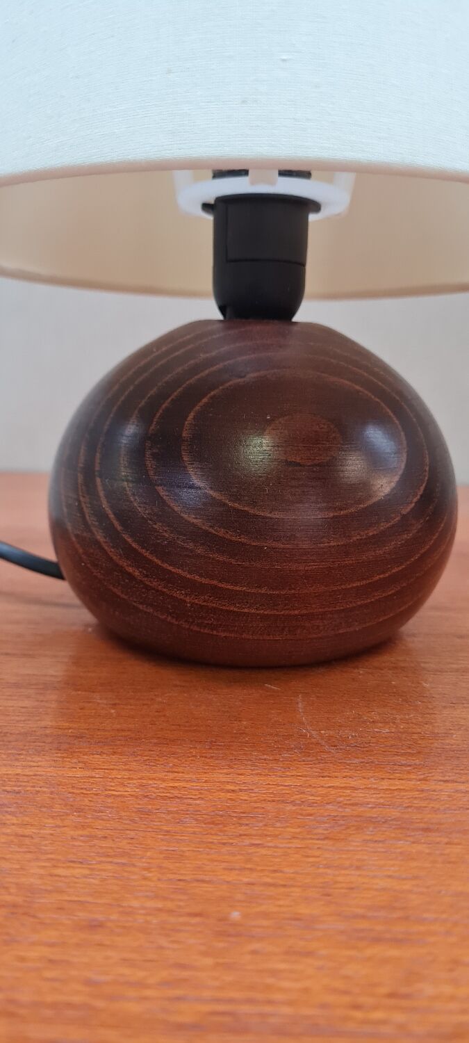 Wooden ball table lamp