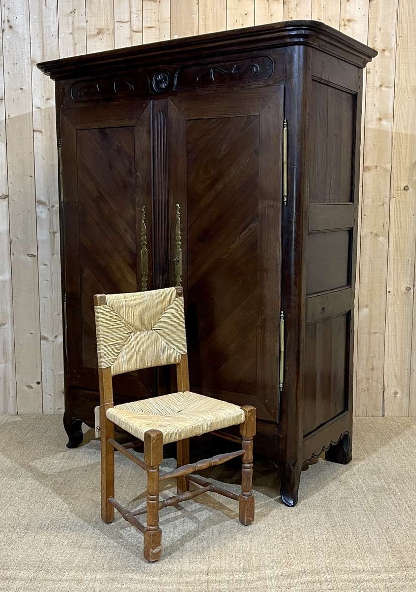 Breton chestnut cabinet of the nineteenth - removable