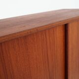 Buffet haut en teck, design danois, années 1970, production : Danemark