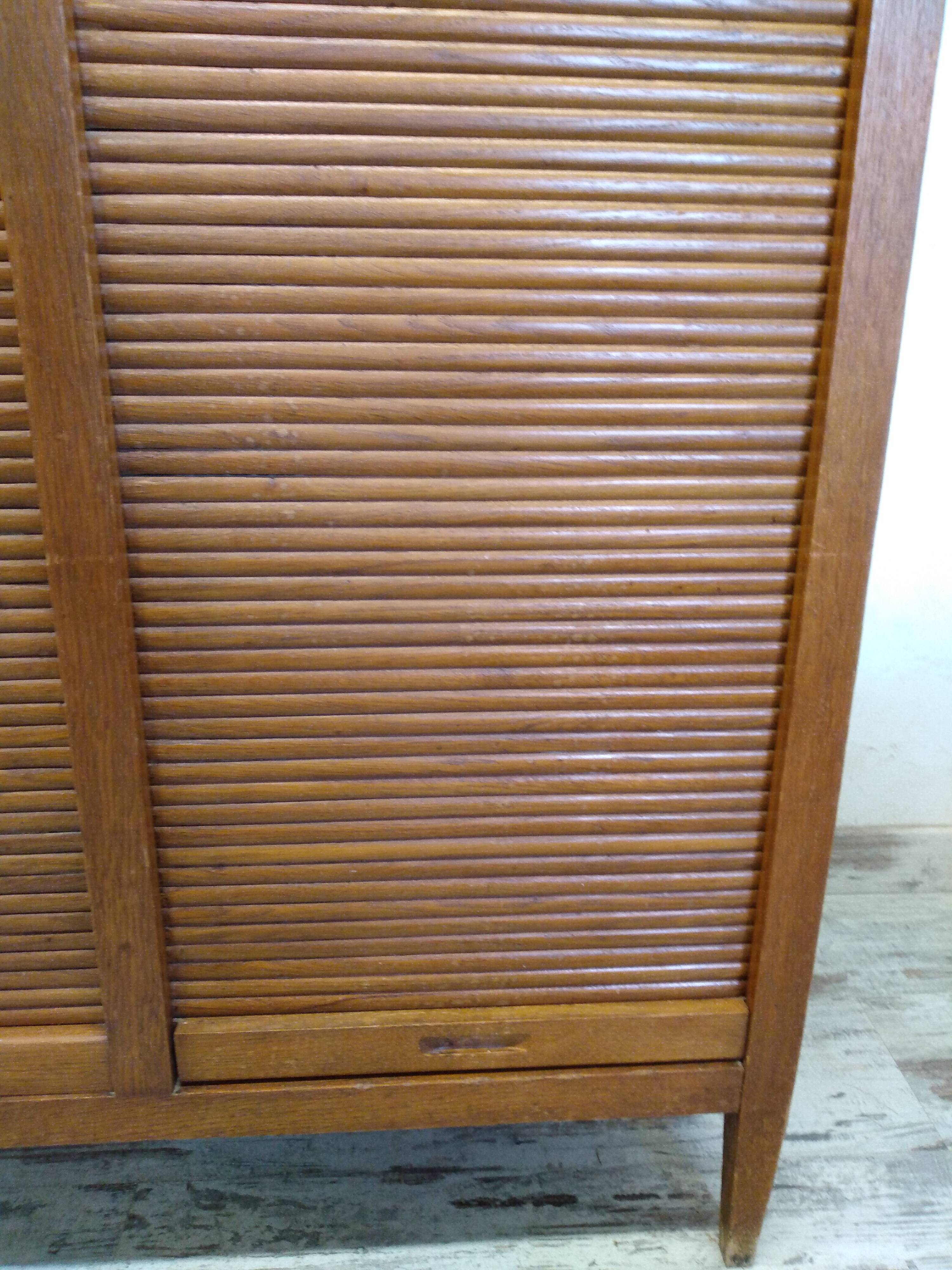 Atypical double curtain file cabinet