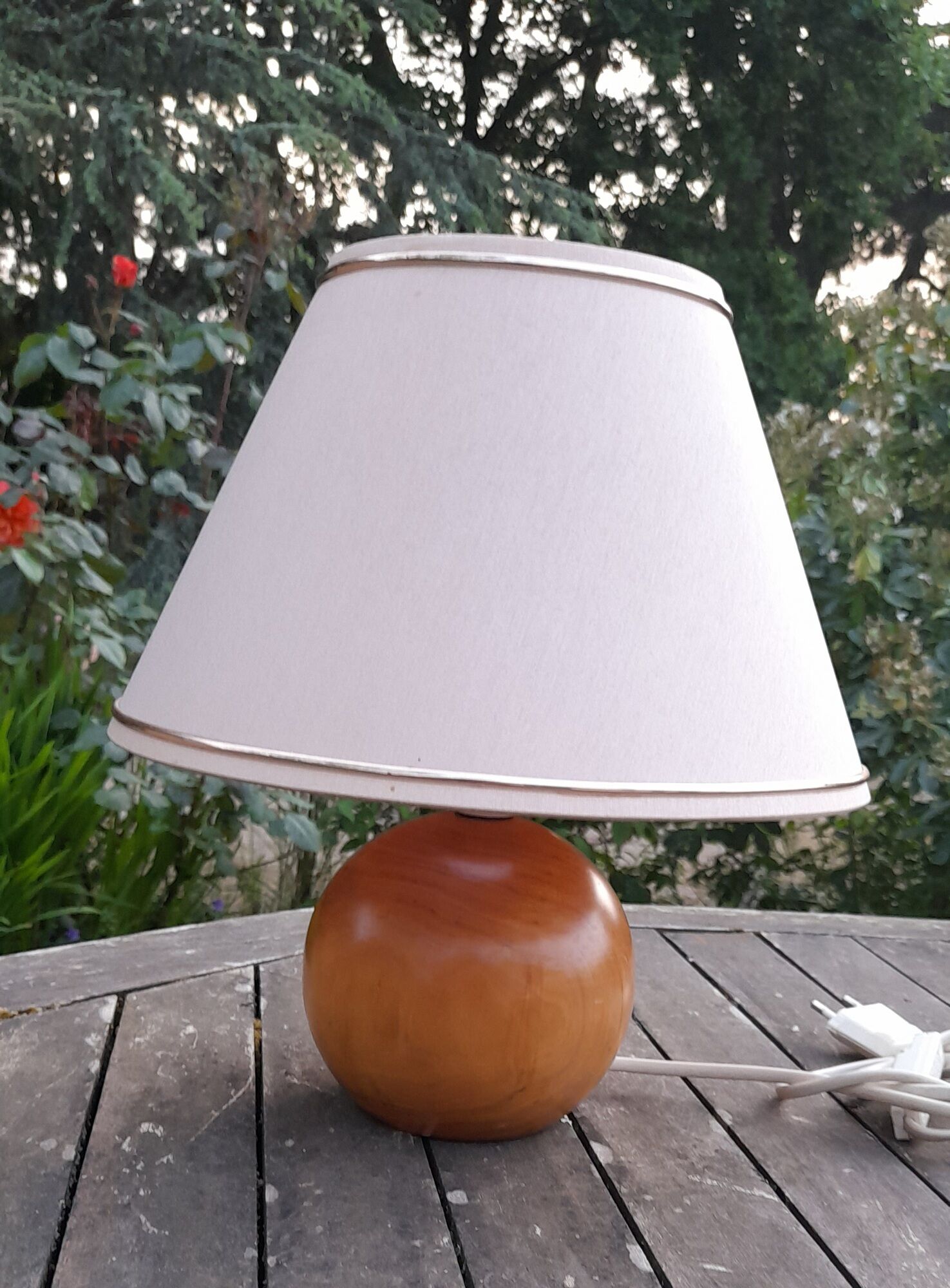 Lampe de chevet pied boule bois blond, abat jour ecru