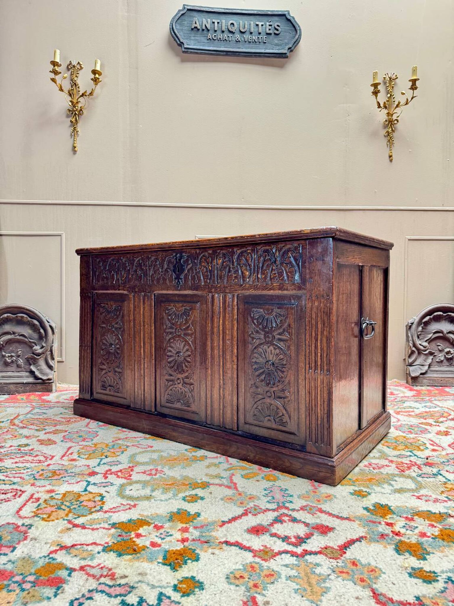 18th century Renaissance oak chest