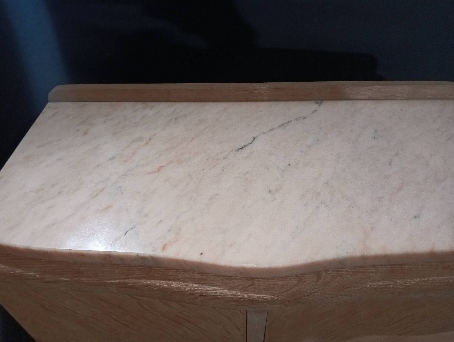 Small vintage piece of furniture in oak and oak veneer, completely stripped