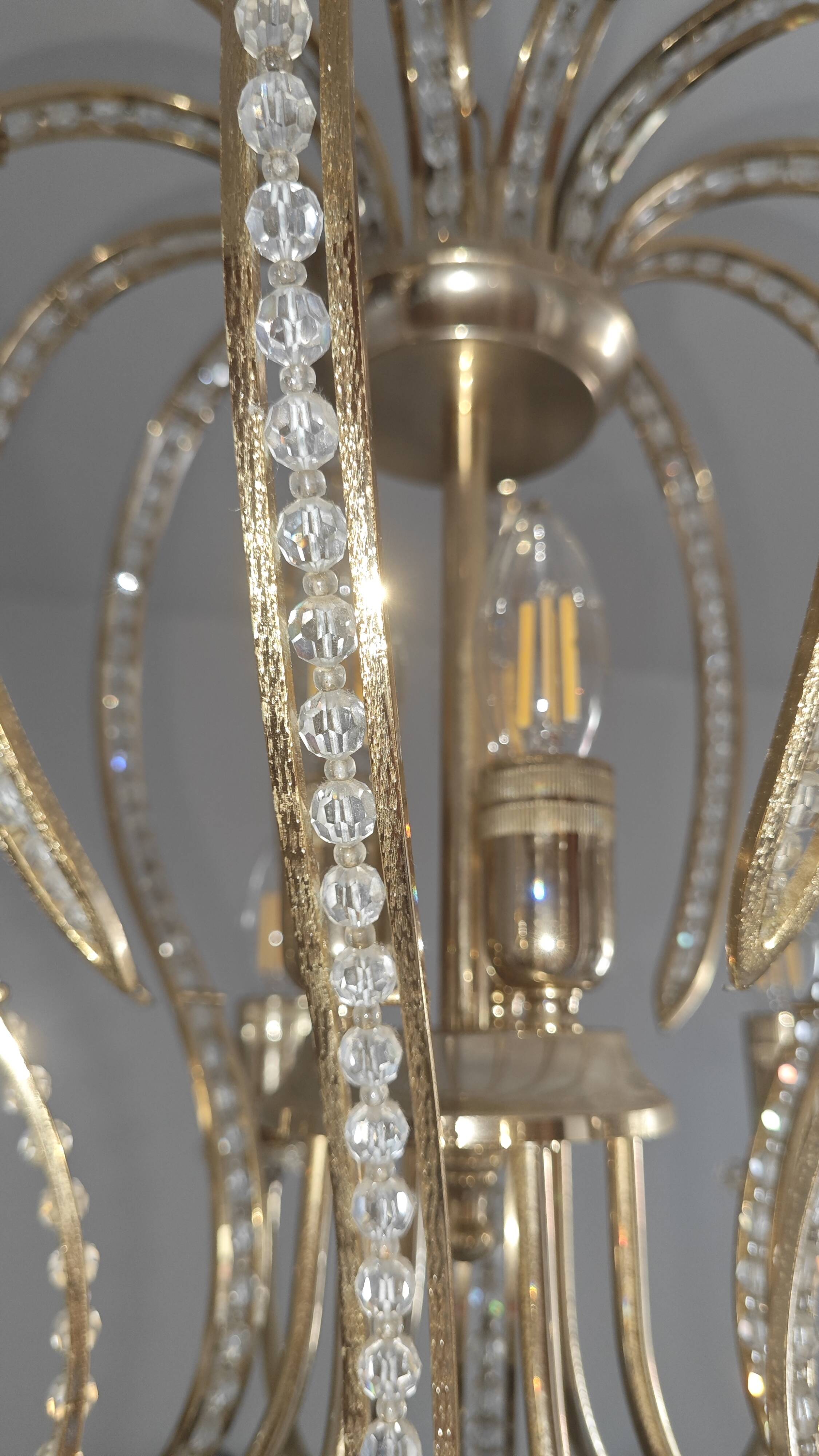 Lampadario stile romantico in ottone e cristalli