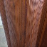 Undulating slatted screen