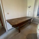 Kneading table