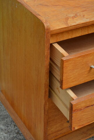 The 1950s vintage Dresser