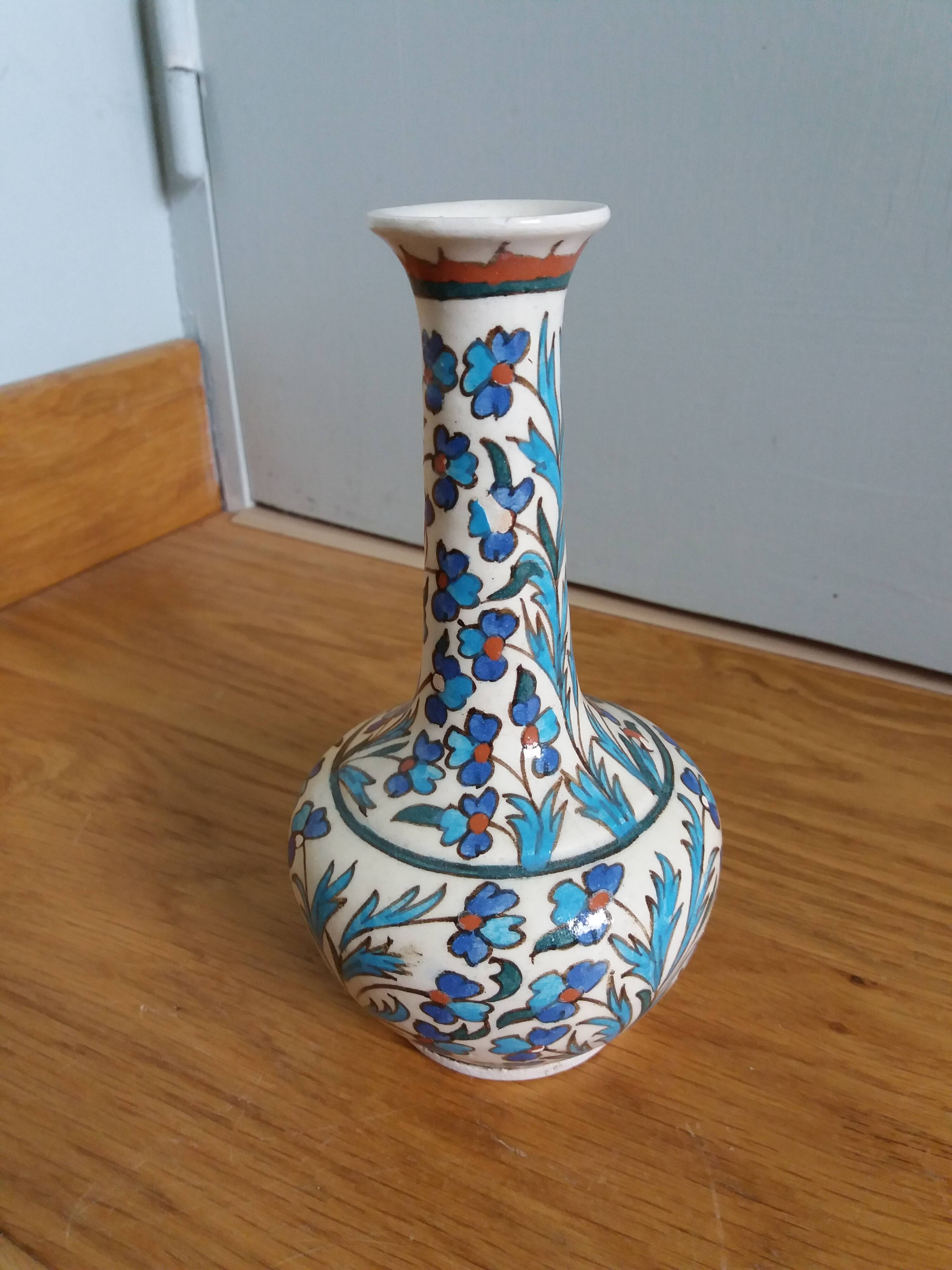 Vase soliflore décor peint Iznik Turquie
