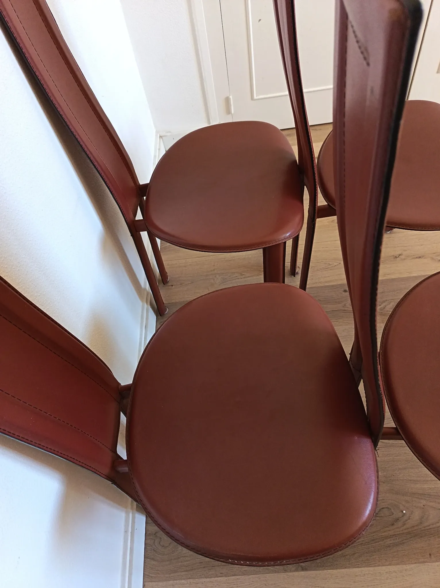 4 chairs model 1Alice by Giorgio Cattelan