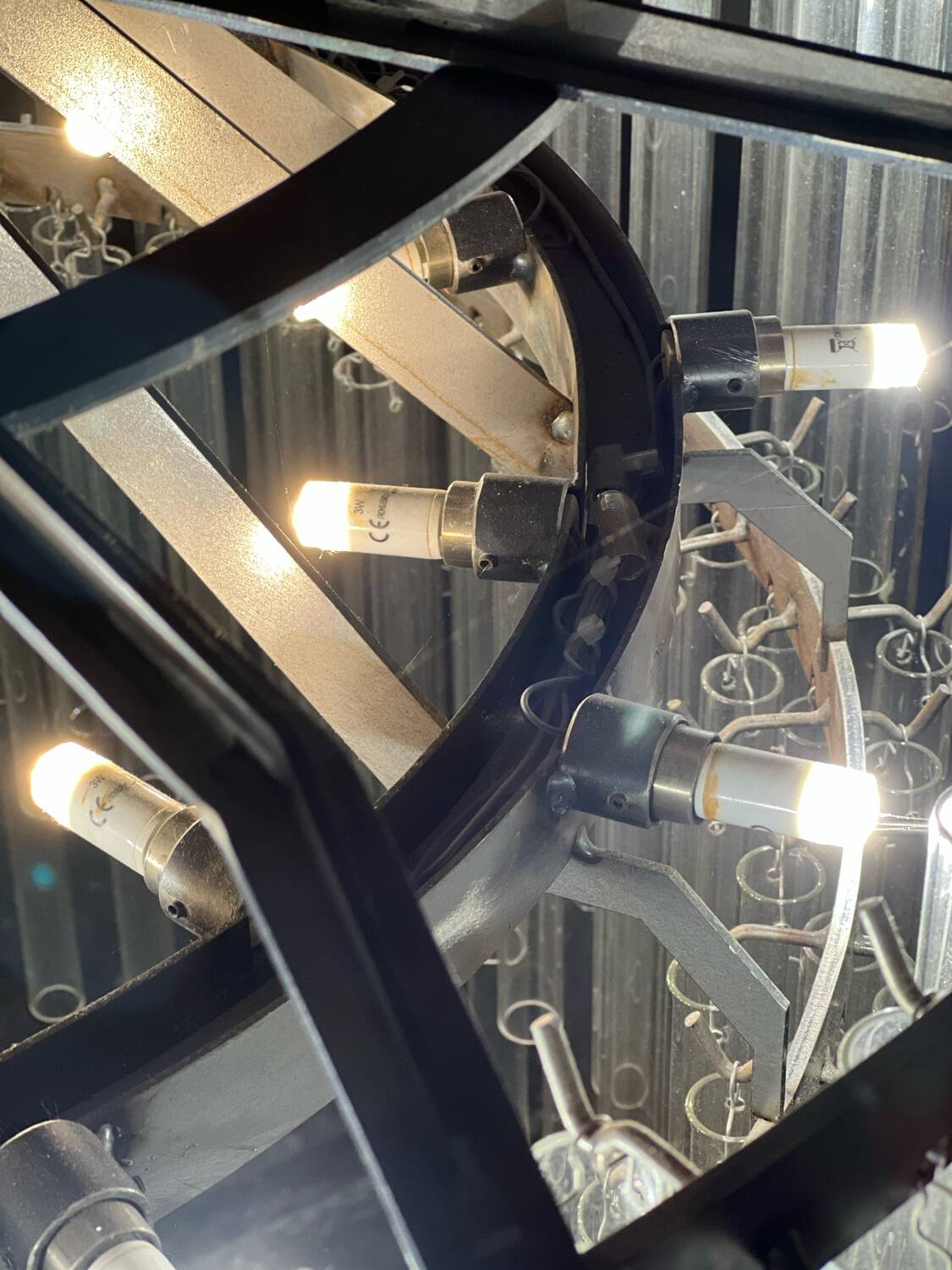 Modernist lustre