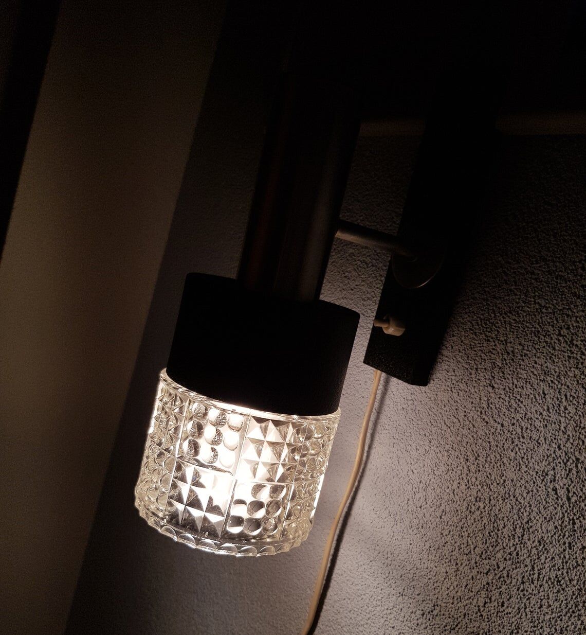 Chrome wandamp design applique with Philips 60s shadow glass