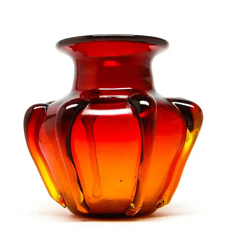 Vase moderne du milieu du siècle, en verre, conçu par J. Słuczan-Orkusz, Pologne, années 1970.