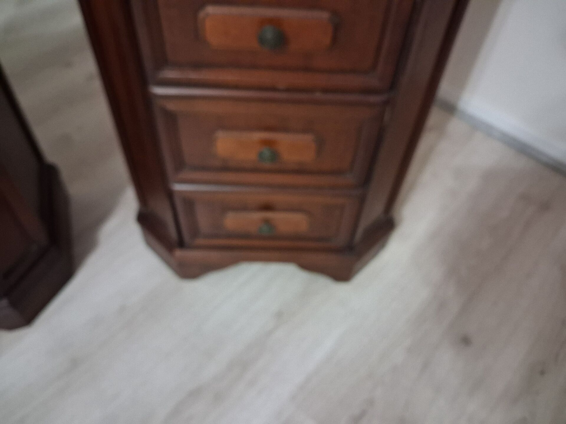 Set of 2 Chest of Drawers with 4 drawers