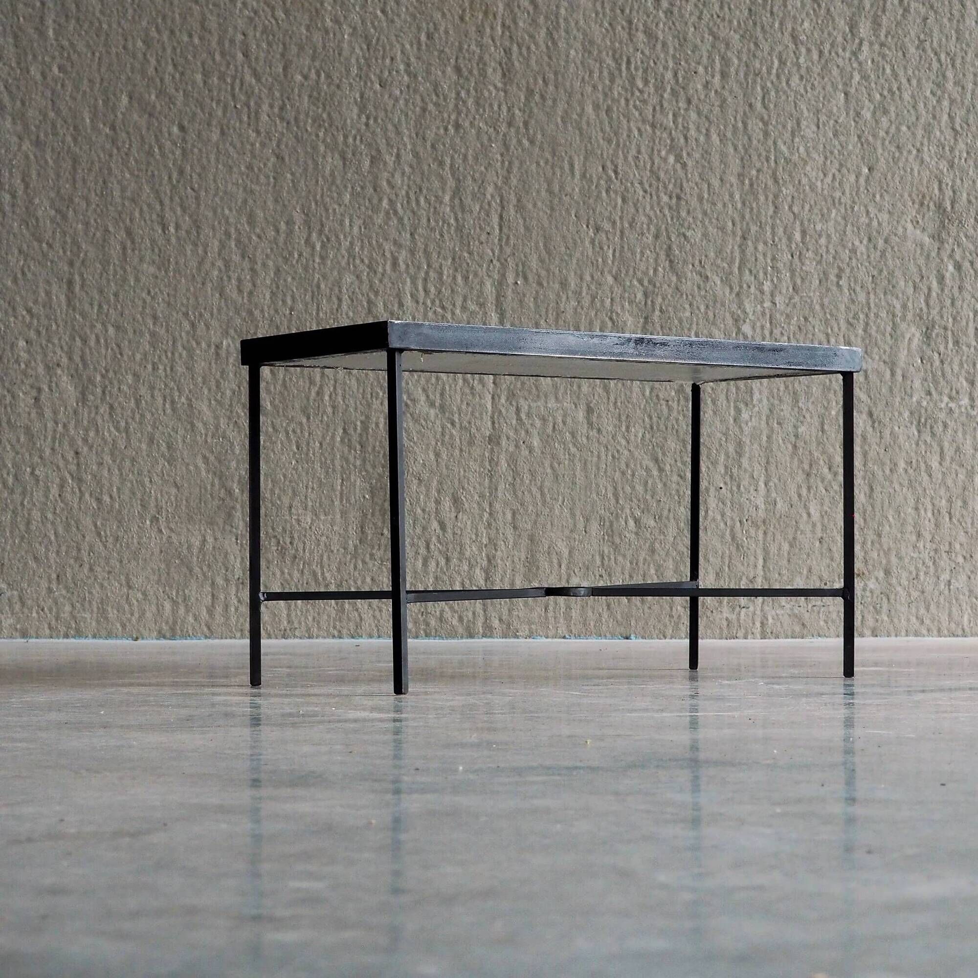 Set of 2 minimalist metal side tables with plaster-fiber tops