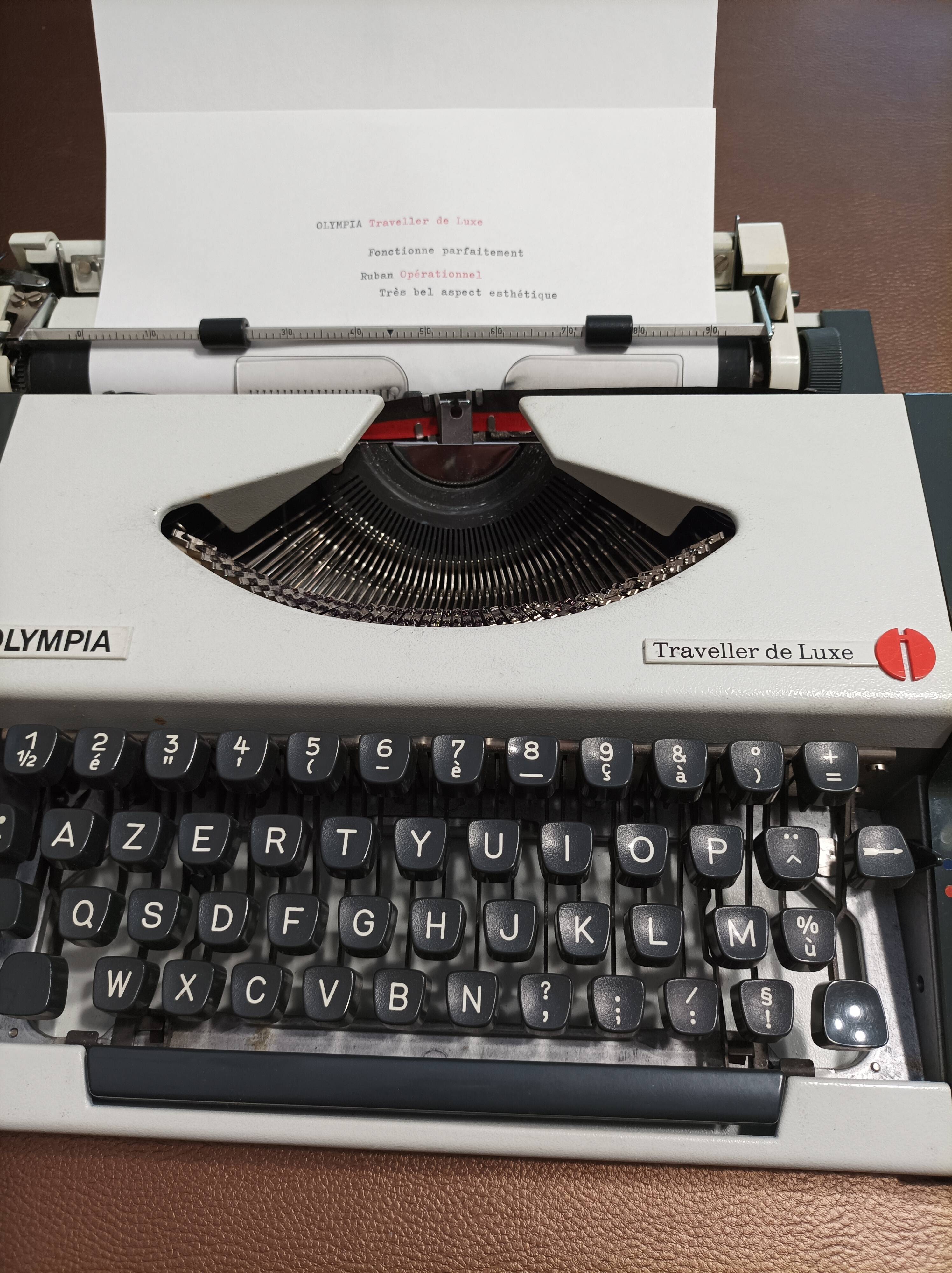 Olympia Traveler de Luxe white typewriter