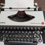 Olympia Traveler de Luxe white typewriter