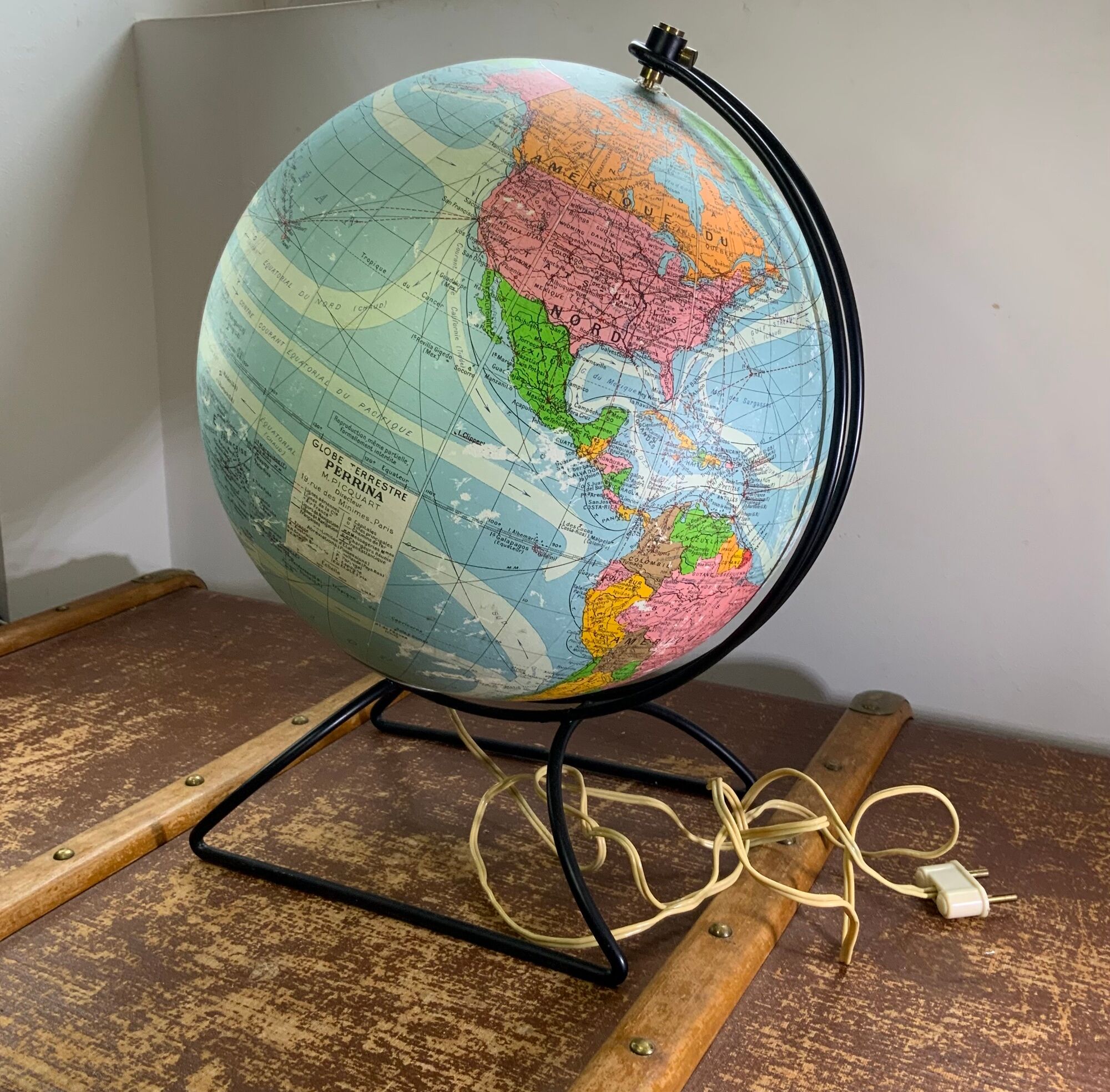 Vintage globe 1930 Perrina Picquart Metal and glass entirely original map geography