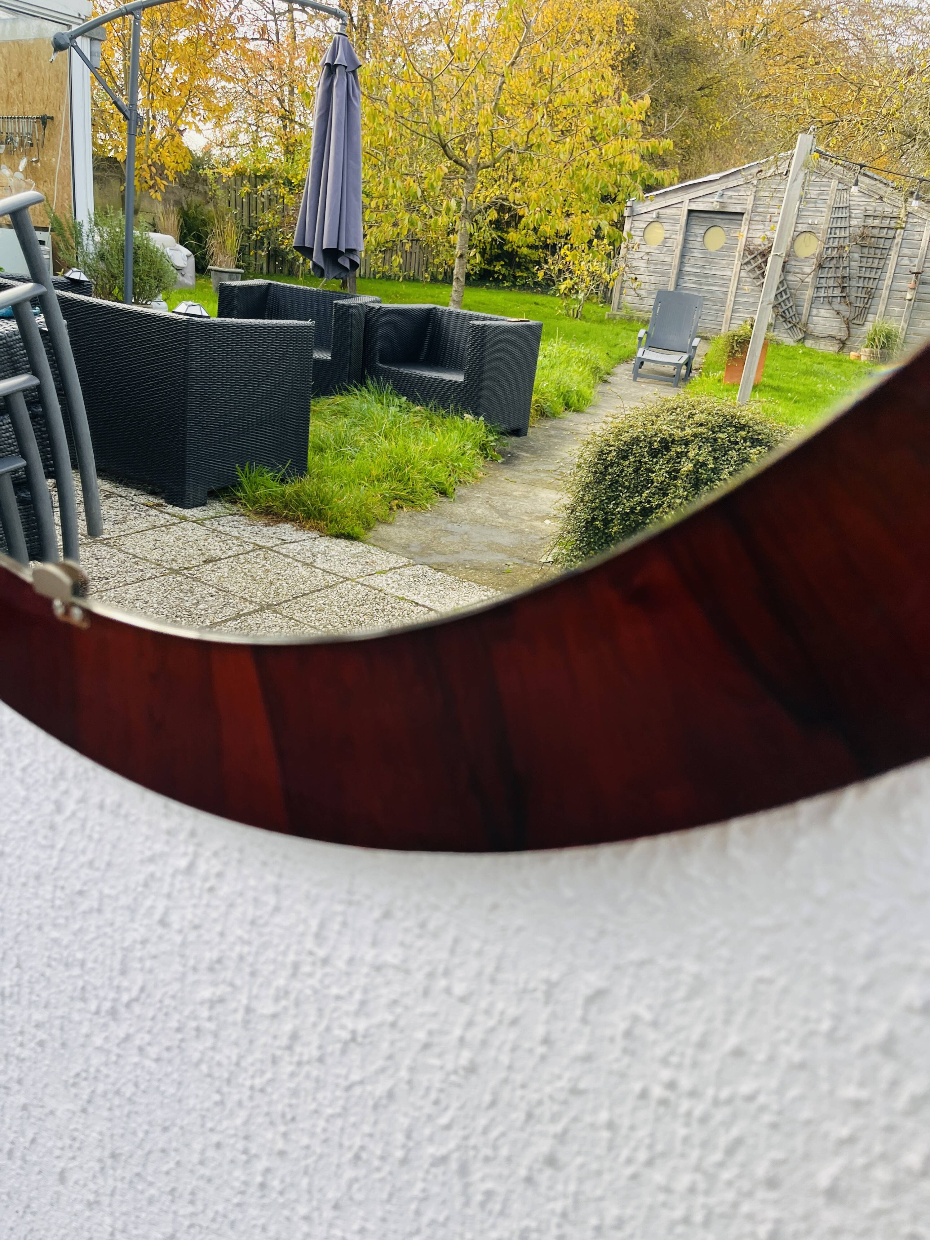 Round mirror in rosewood