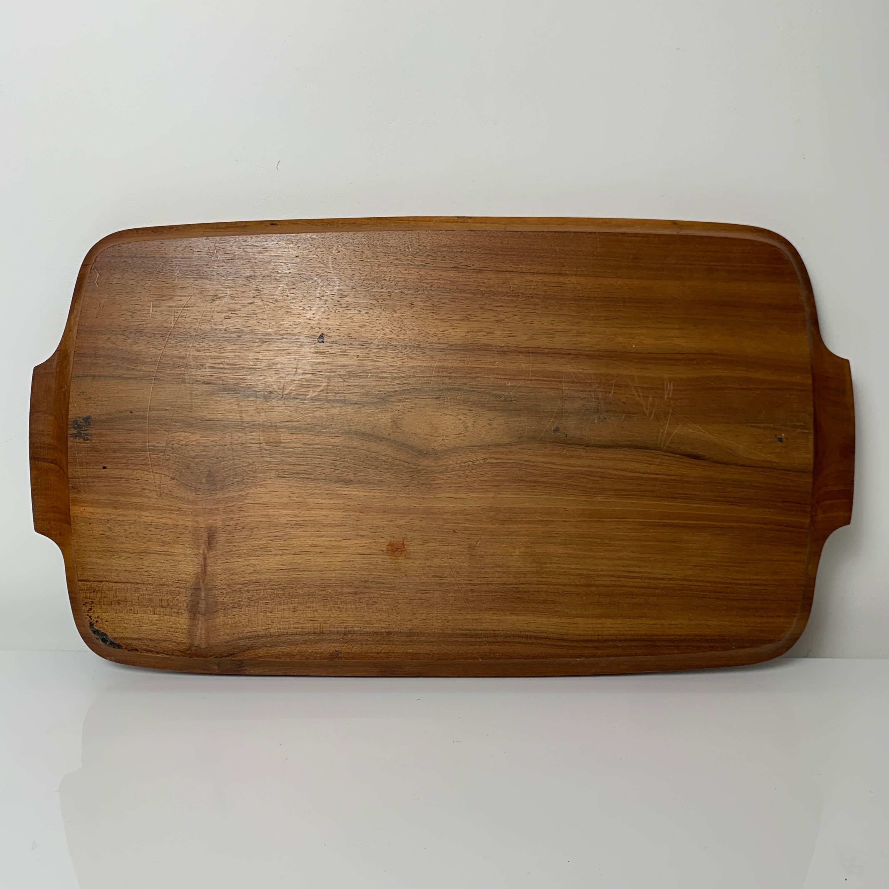 Scuplté wooden top in Art Nouveau Style Marbois