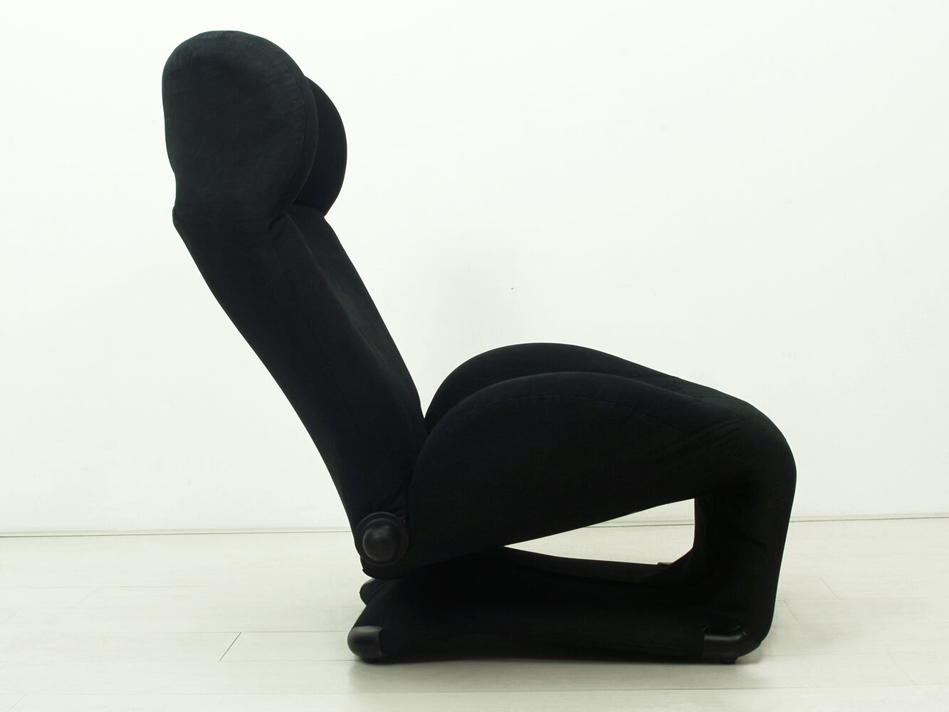 Italian Black Wink Lounge Chair With Mickey Mouse Ears by Toshiyuki Kita for Cassina, 1980s