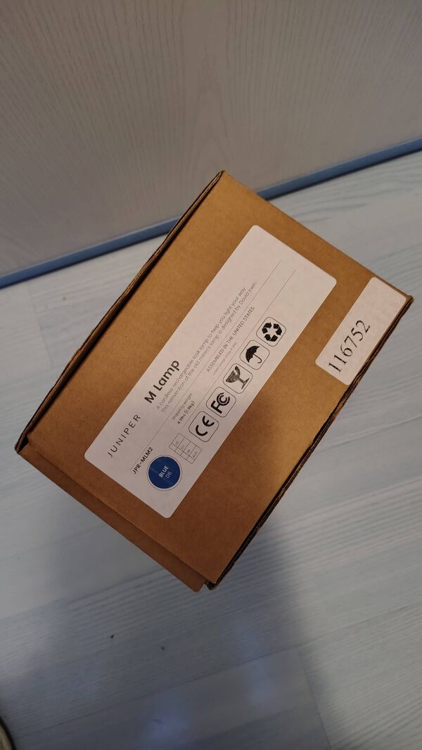 M Lamp de David Irwin, Éditeur Juniper, Lampe sur batterie portative nomade