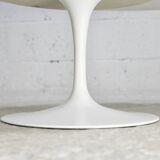 Knoll coffee table, Eero Saarinen, "tulip" model, white melamine wood. Signed, USA, circa 1960