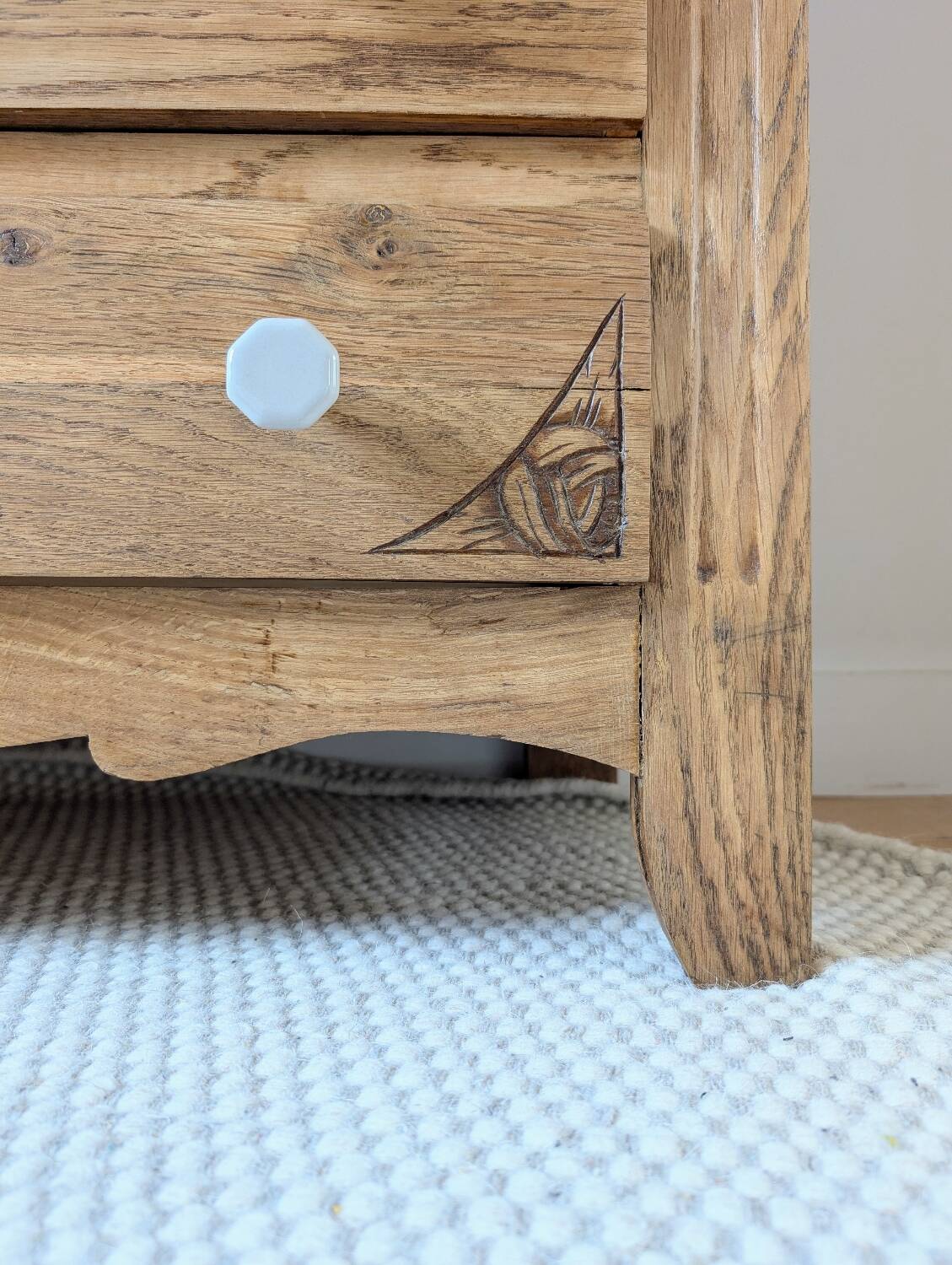 Art Deco chest of drawers in oak and porcelain