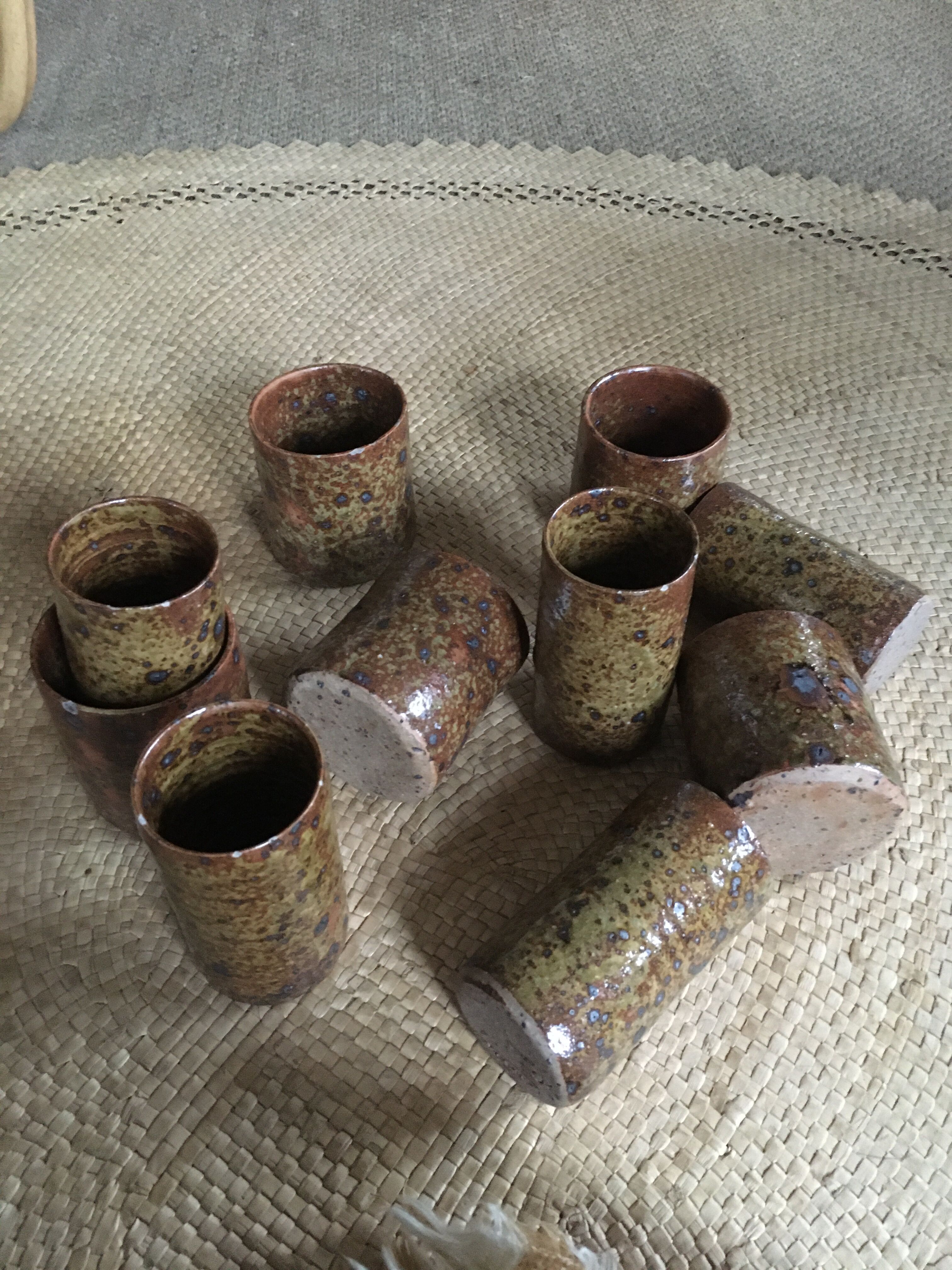 Lot de  10 tasses en grès