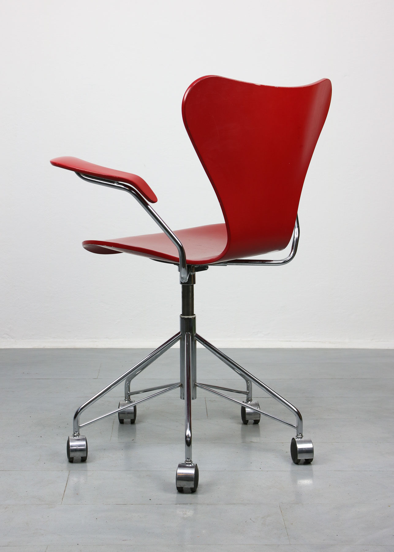 Chaise modèle 3217 Red Swivel par Arne Jacobsen pour Fritz Hansen