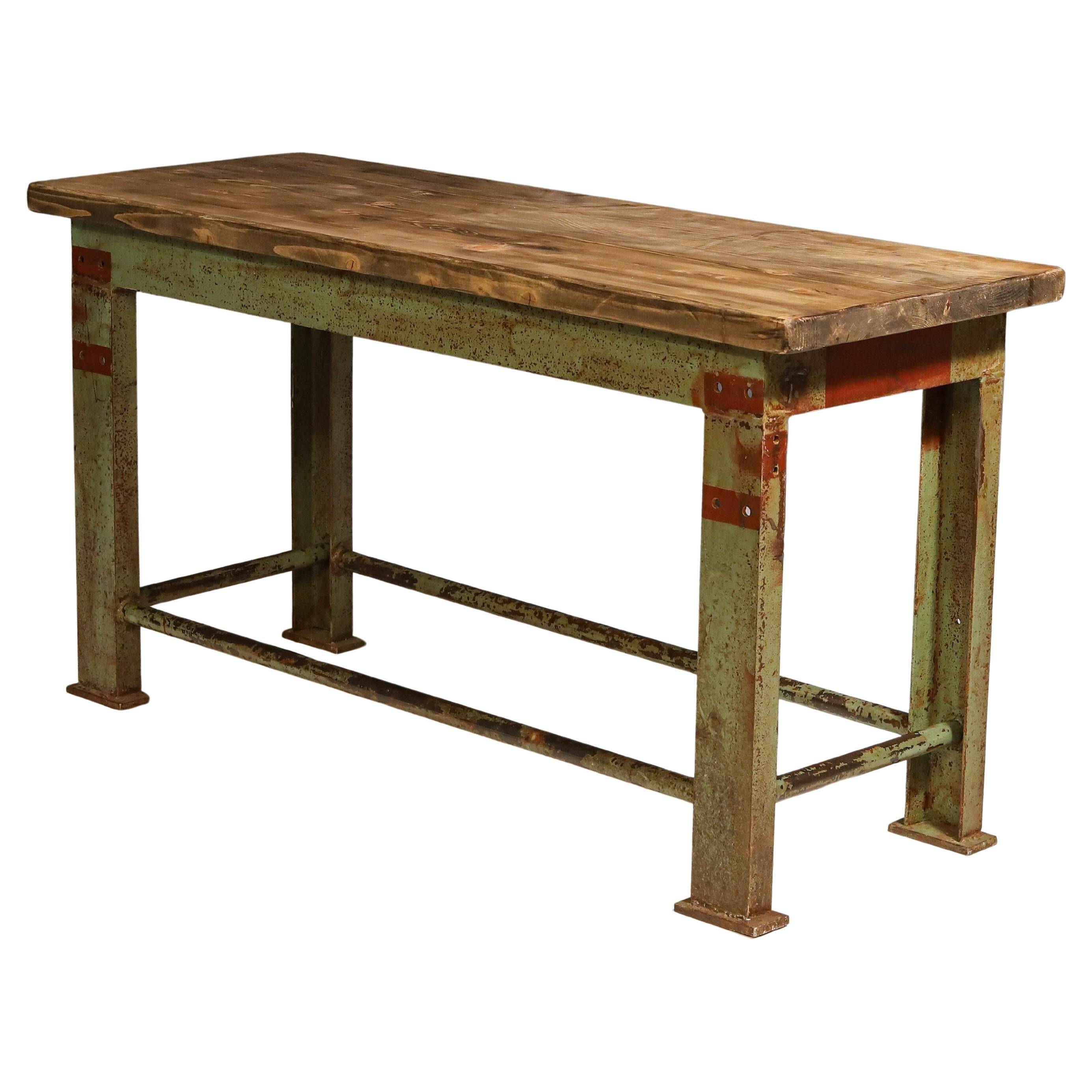 Table de cuisine industrielle en fer des années 1950, Tchécoslovaquie