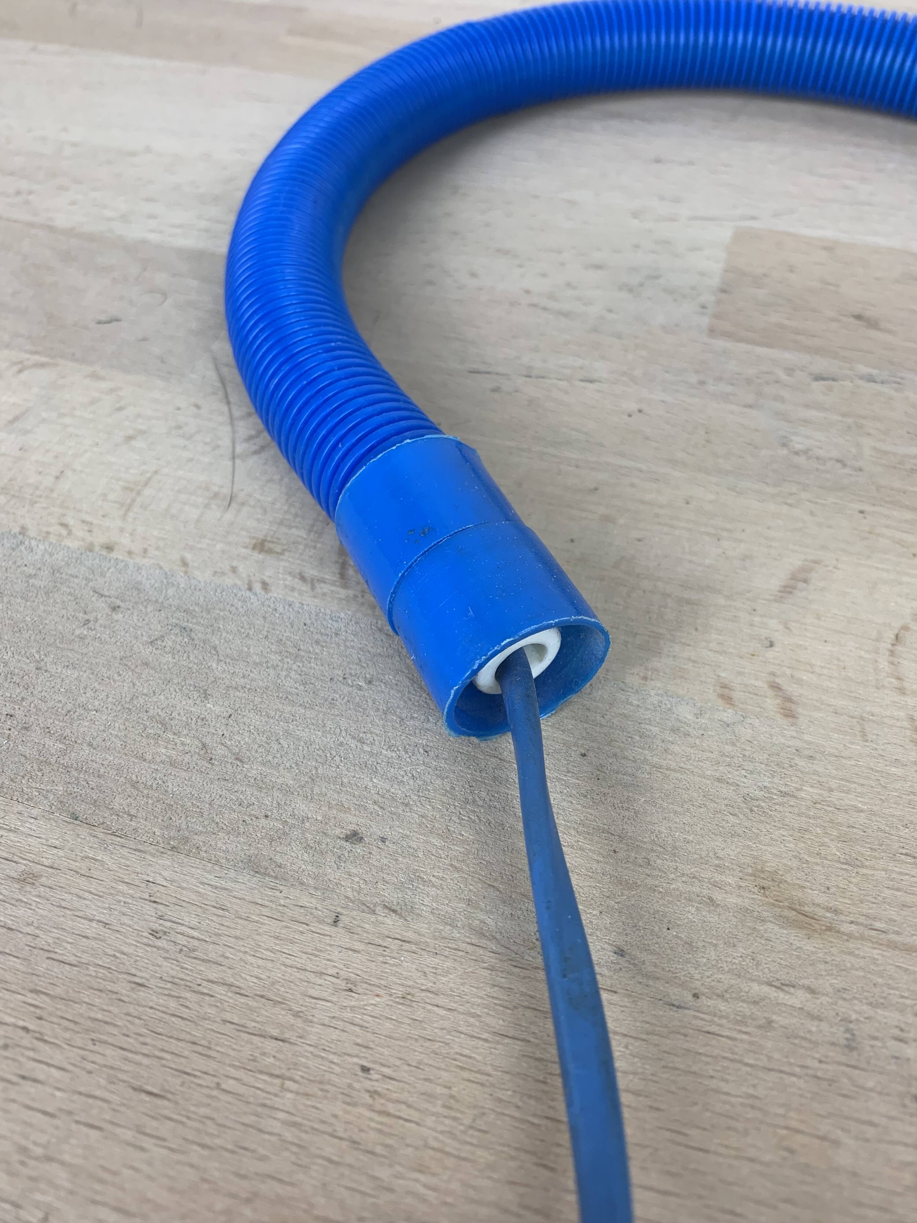 Flexible snake lamp blue 80s memphis