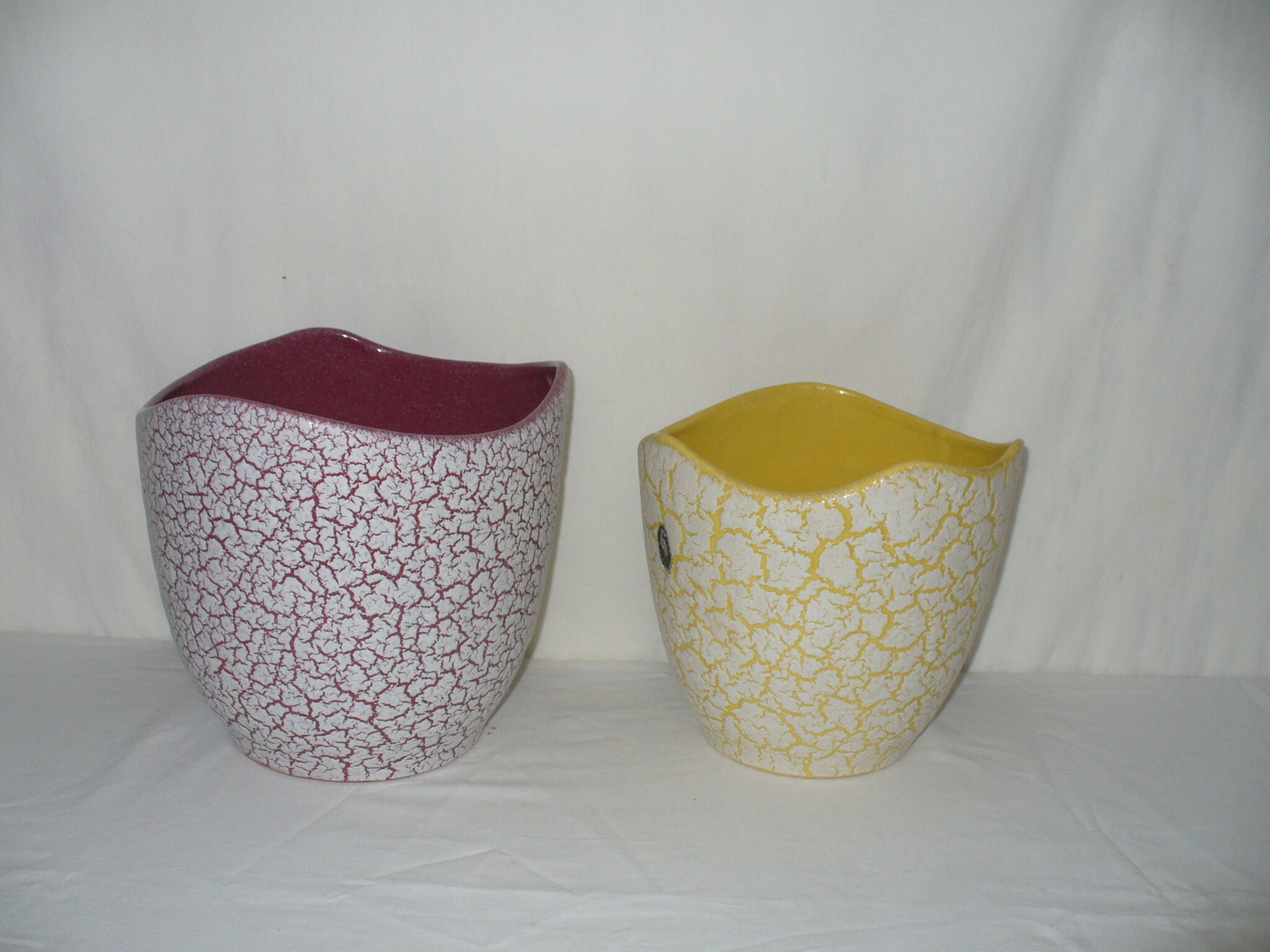 Pair of 50s pot-hide-and-seek