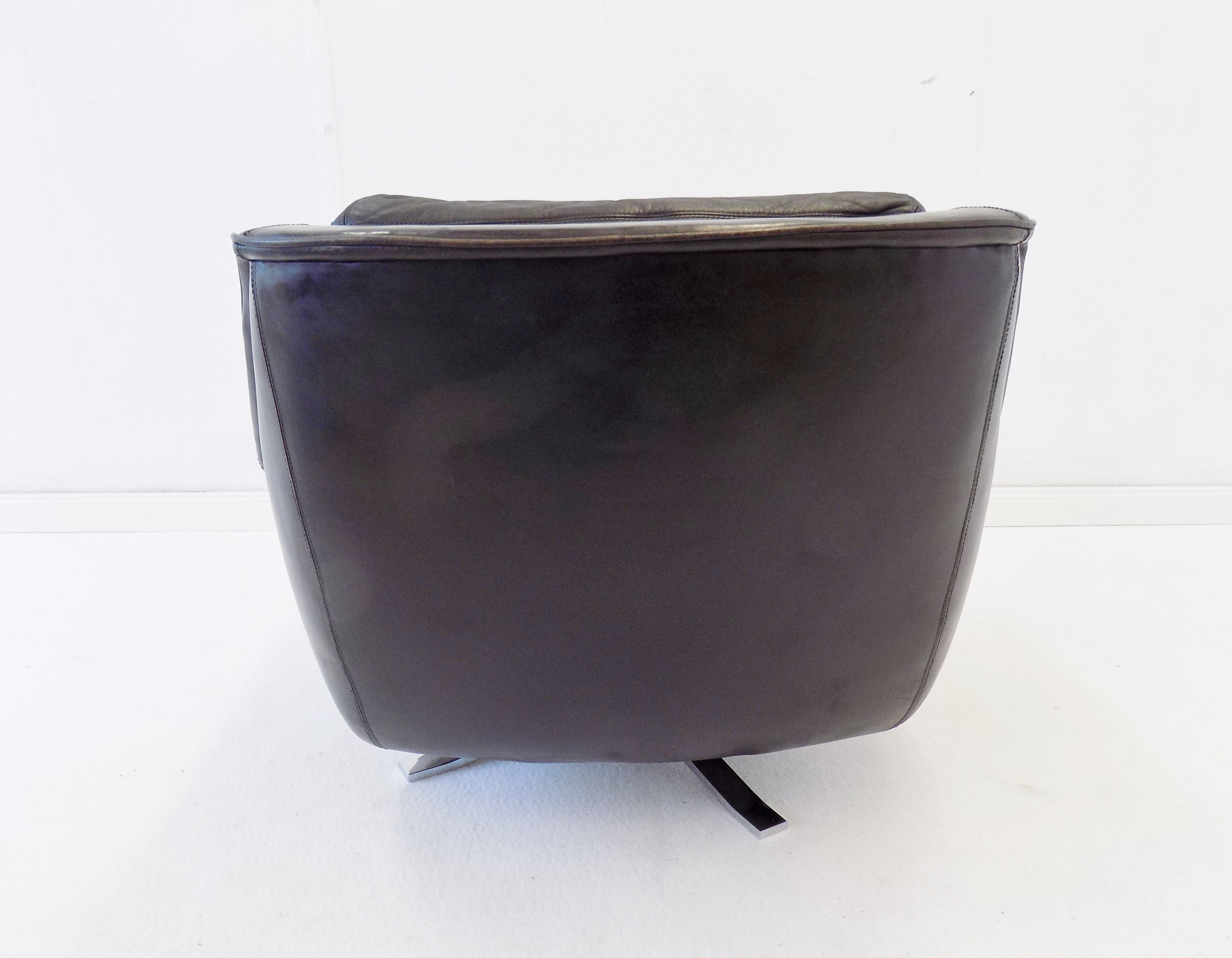 ESA model 802 pair of black leather lounge chairs by Werner Langenfeld