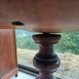 Pedestal table