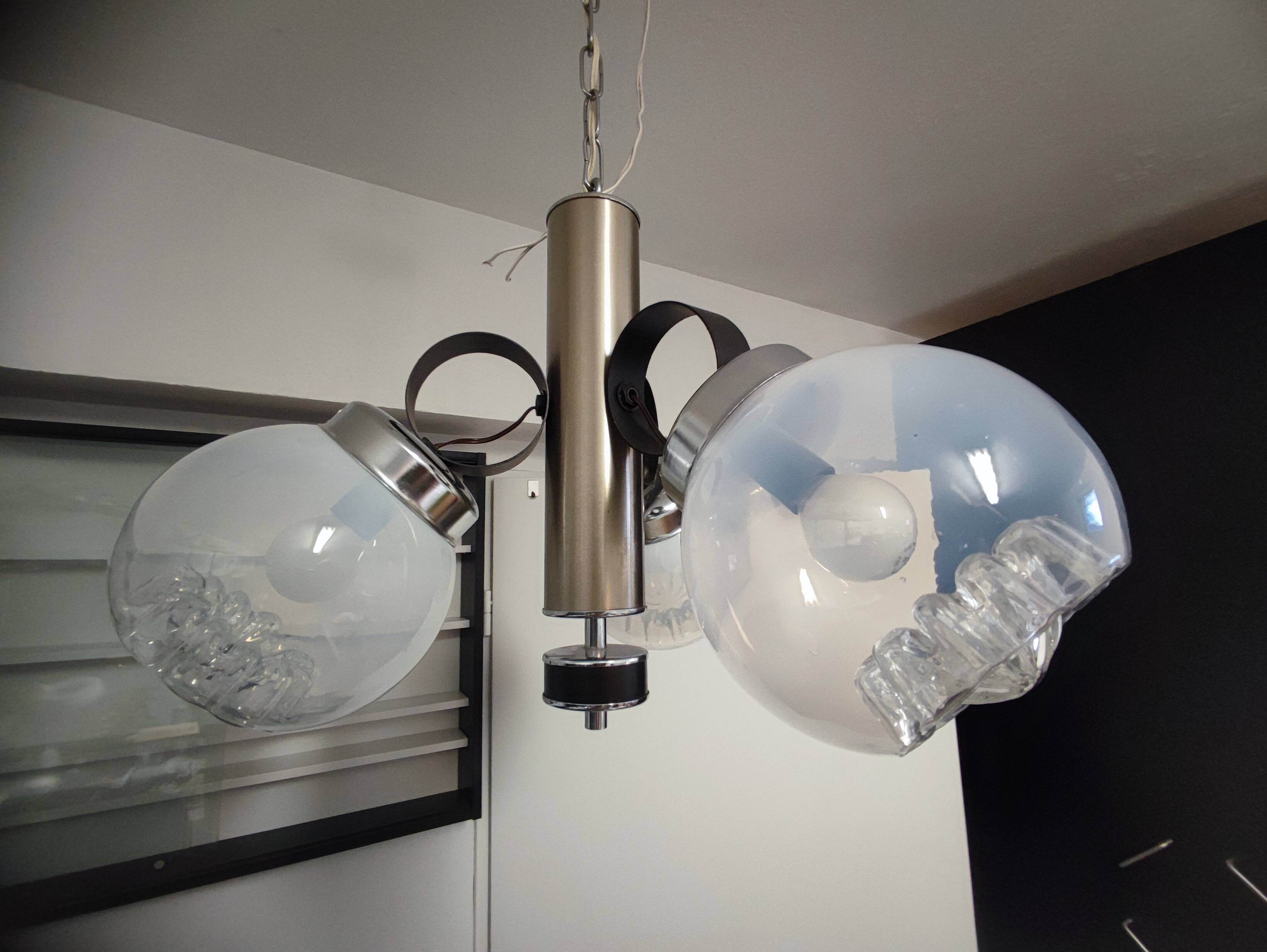 Italian 3-light chandelier attributed to Mazzega