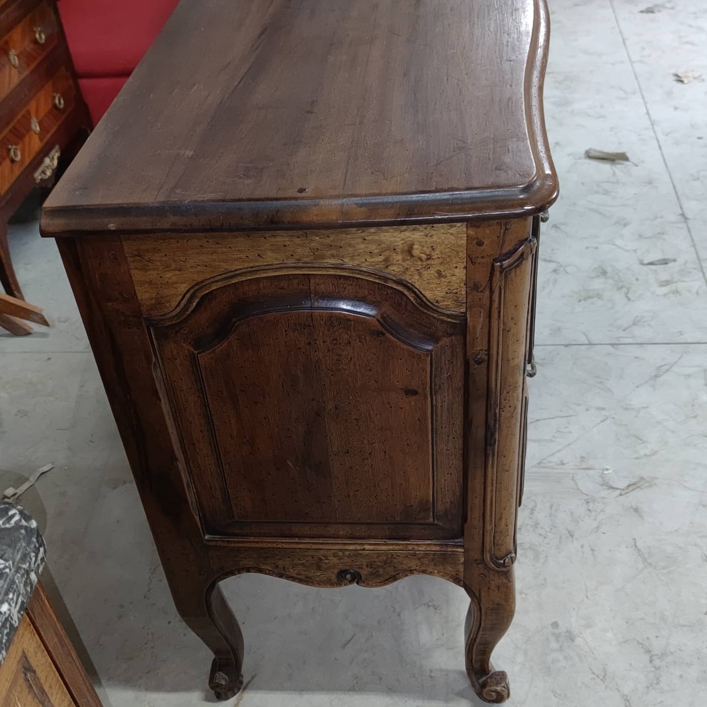 Provençal-style alder commode
